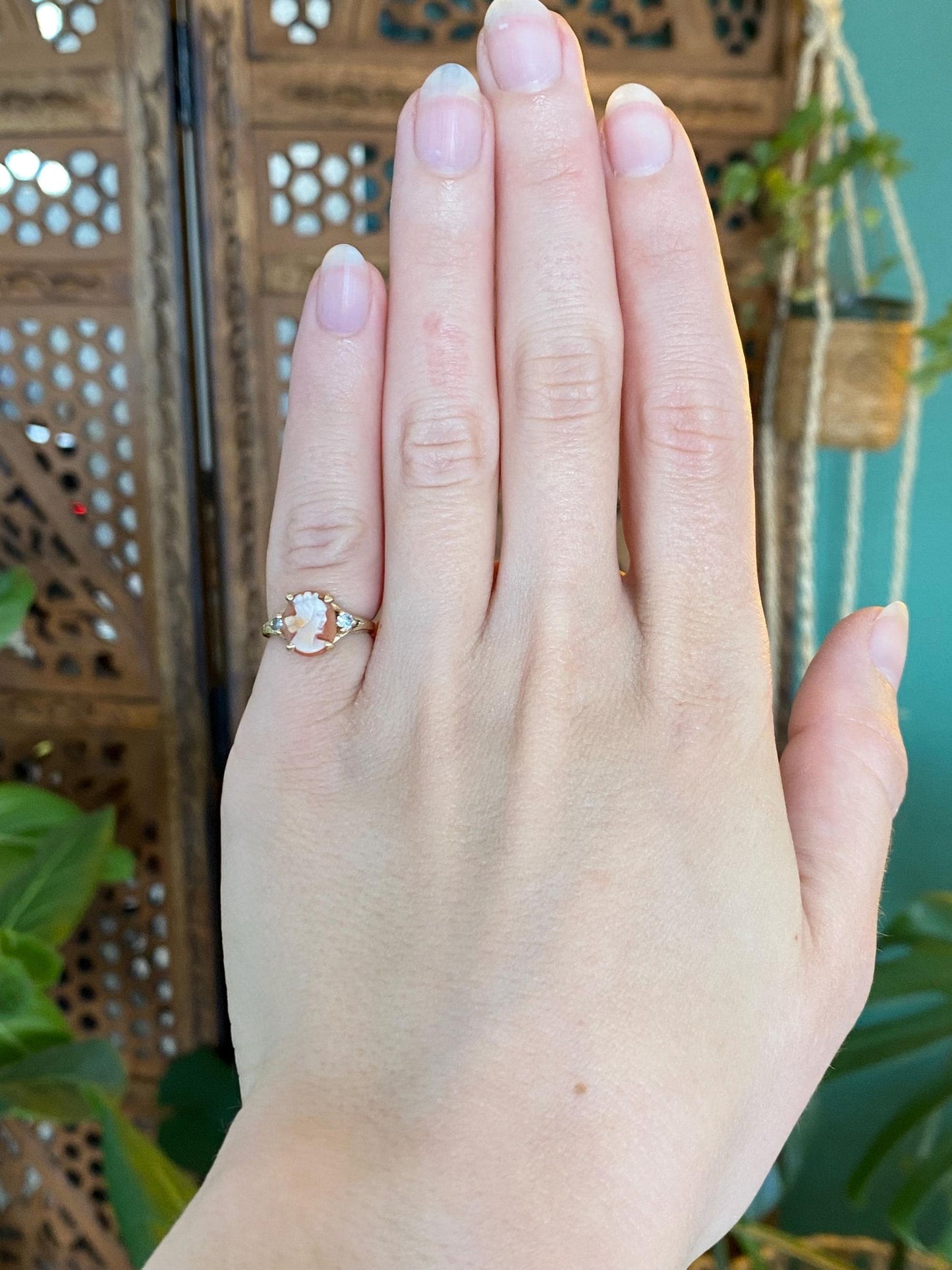 Vintage Solid 10k Yellow Gold Cameo Clear Quartz Ring - Size 2.5
