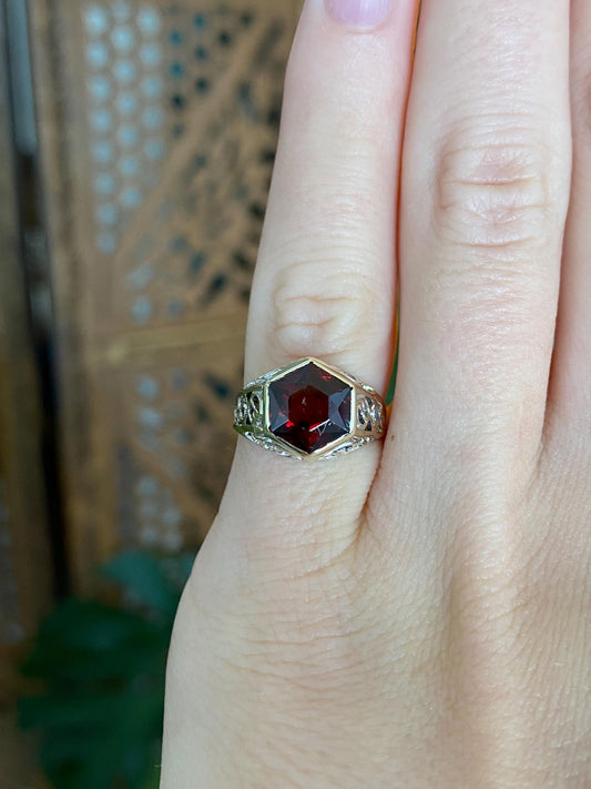 Vintage Solid 14k White & Yellow Gold Garnet Open Work Art Deco Ring - Size 4