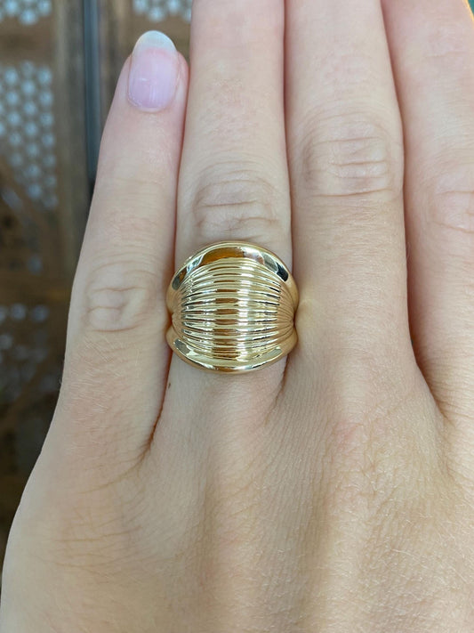 Solid 14k Yellow Gold Lined Scalloped Ring - Size 5