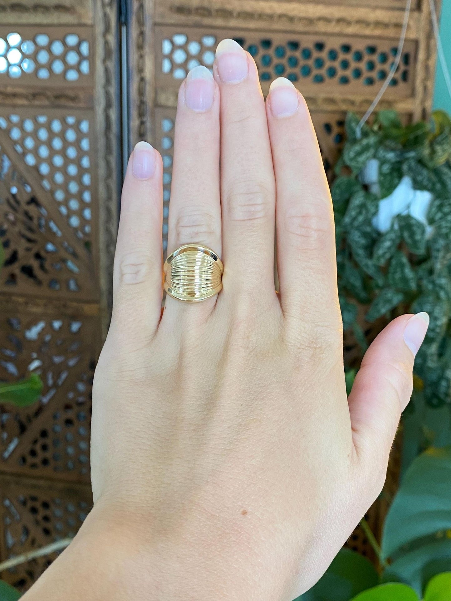 Solid 14k Yellow Gold Lined Scalloped Ring - Size 5