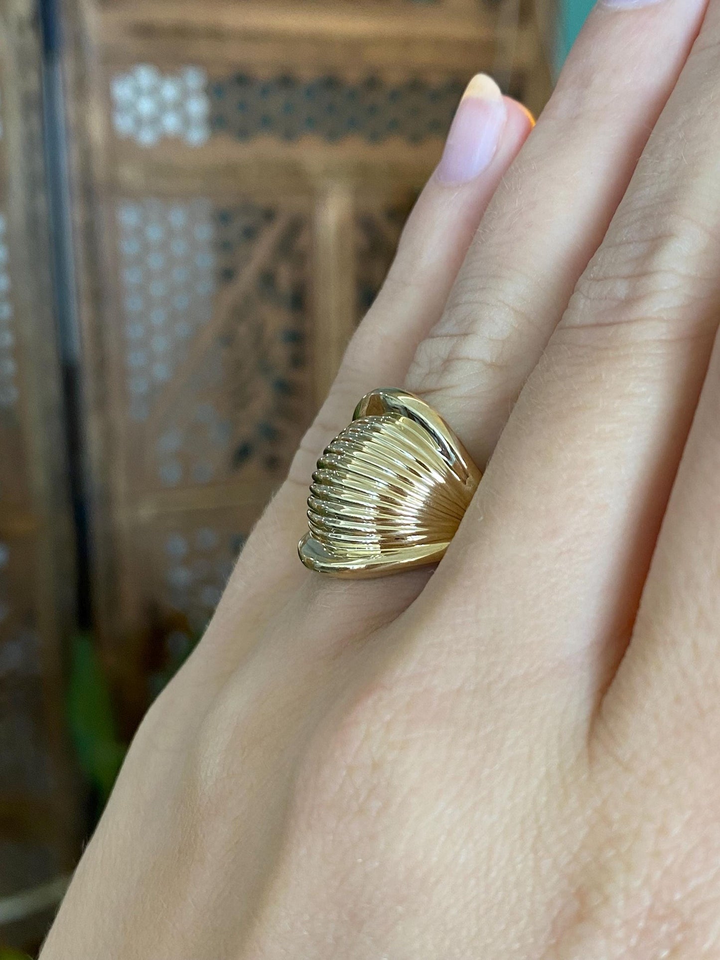 Solid 14k Yellow Gold Lined Scalloped Ring - Size 5