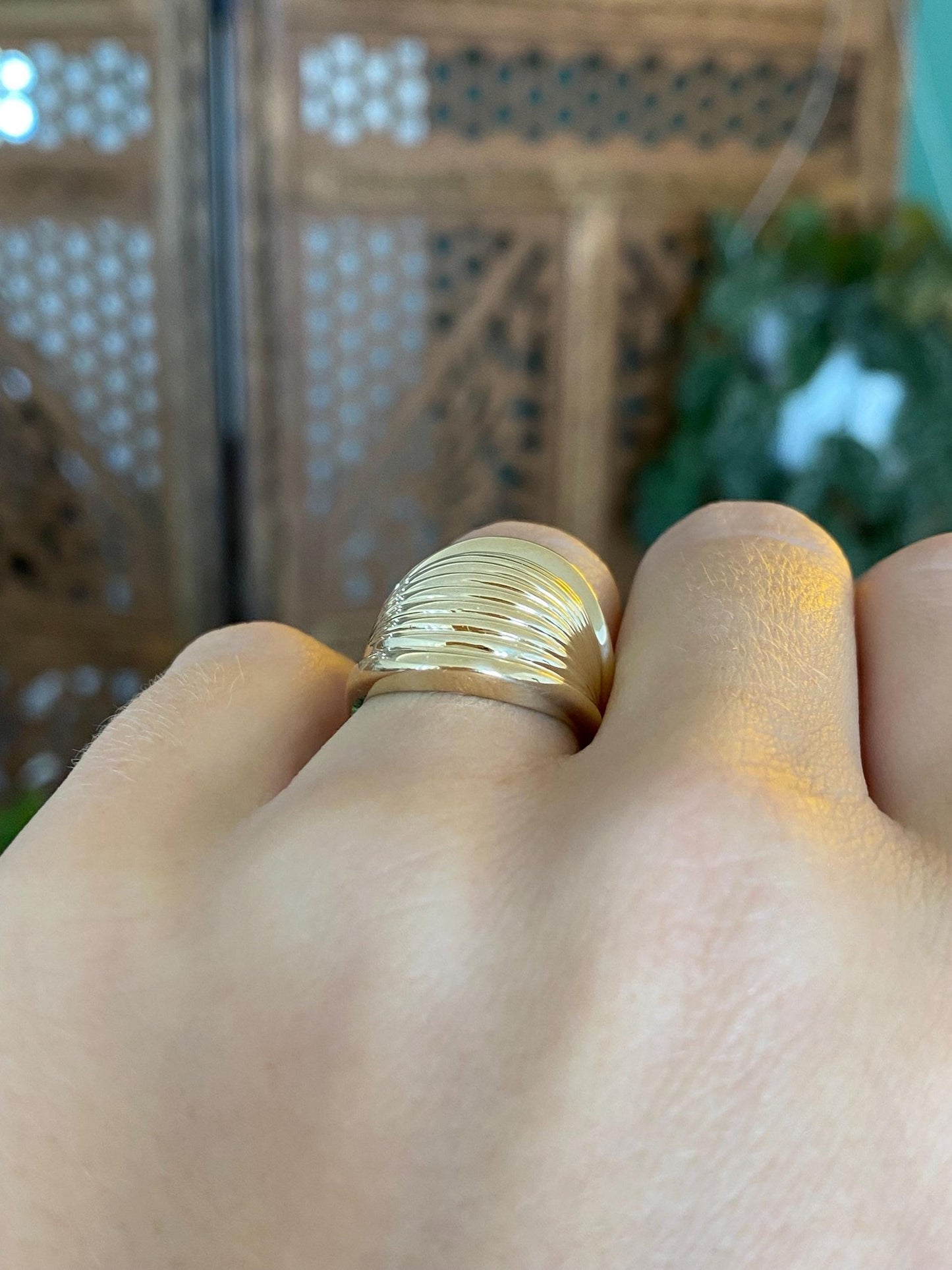 Solid 14k Yellow Gold Lined Scalloped Ring - Size 5