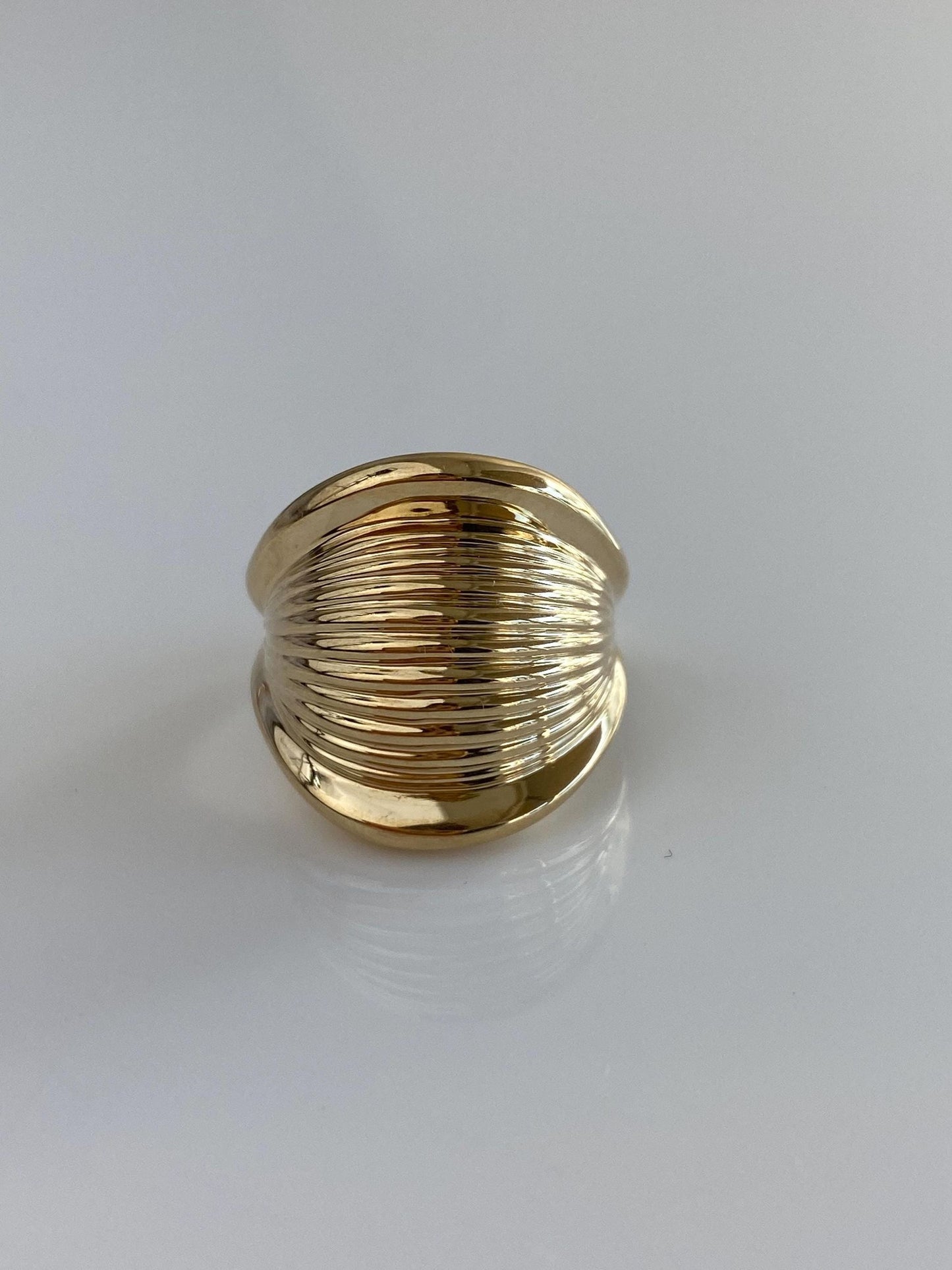 Solid 14k Yellow Gold Lined Scalloped Ring - Size 5
