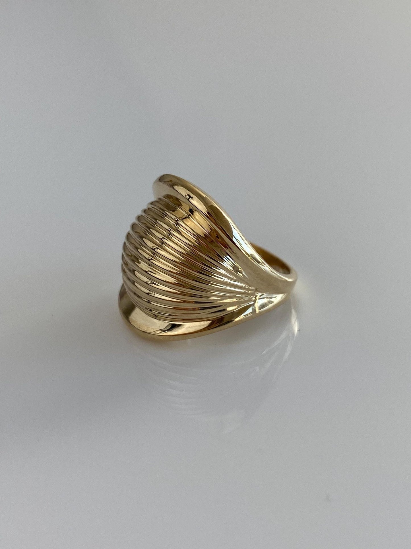 Solid 14k Yellow Gold Lined Scalloped Ring - Size 5