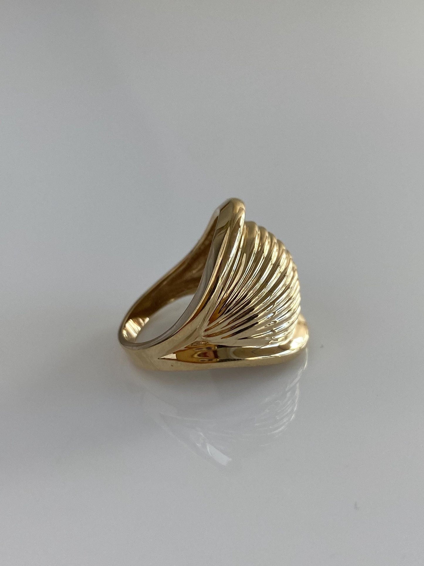 Solid 14k Yellow Gold Lined Scalloped Ring - Size 5