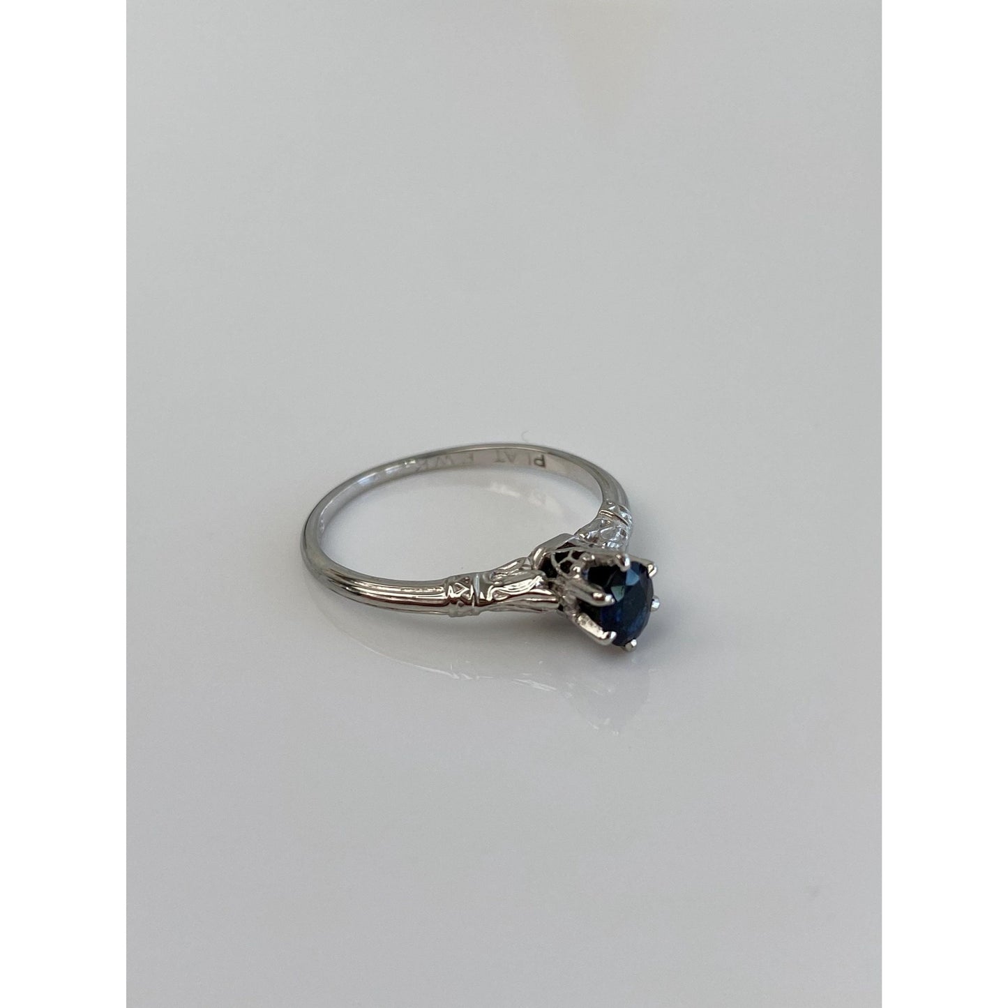 Vintage Solid 18k White Gold Blue Sapphire Art Deco Ring - Size 6.75
