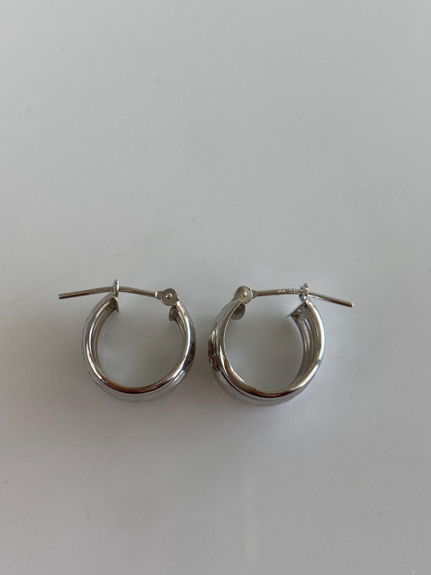 Vintage 14k White Gold Diamond Cut Hoop Earrings