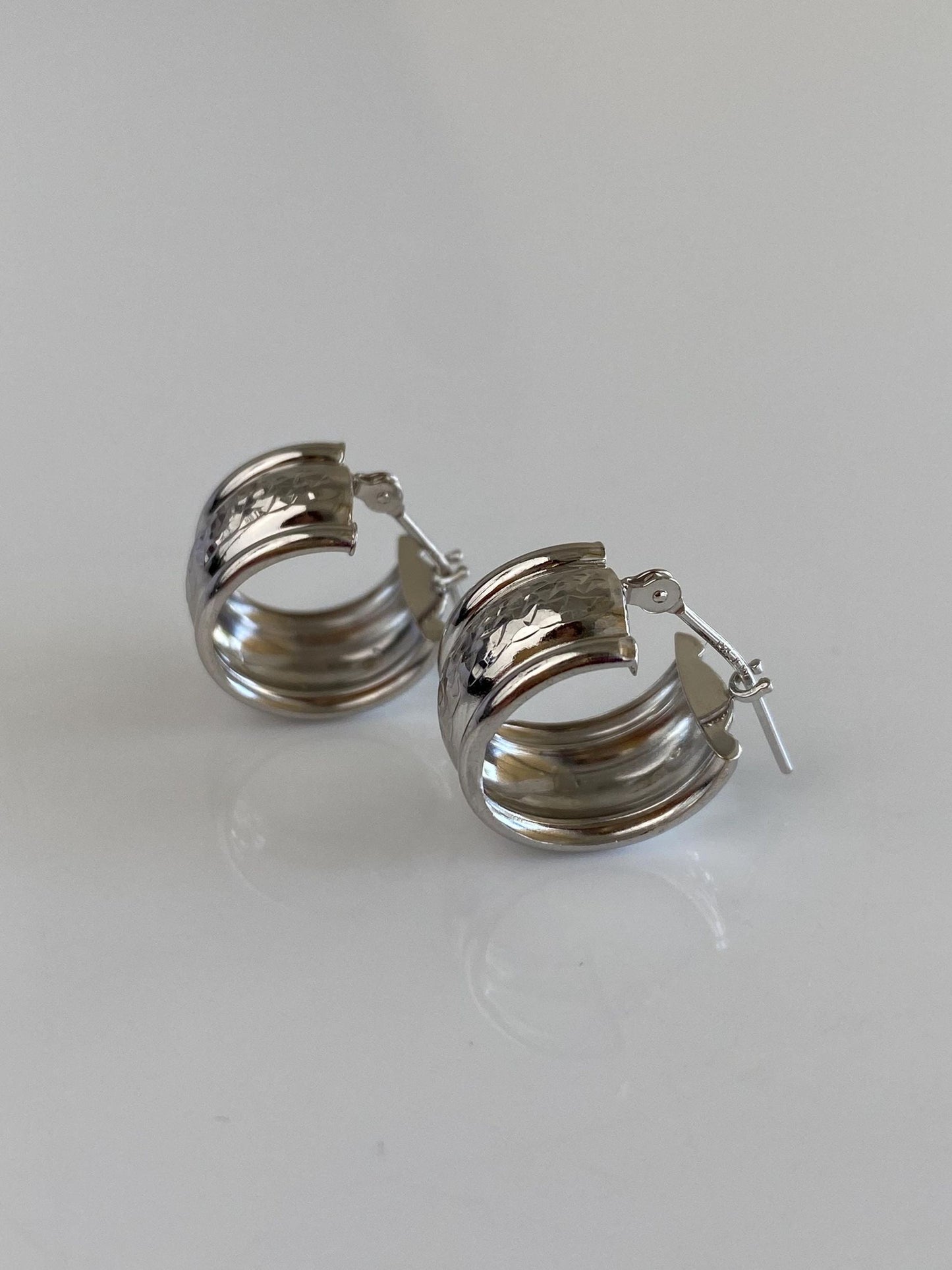 Vintage 14k White Gold Diamond Cut Hoop Earrings