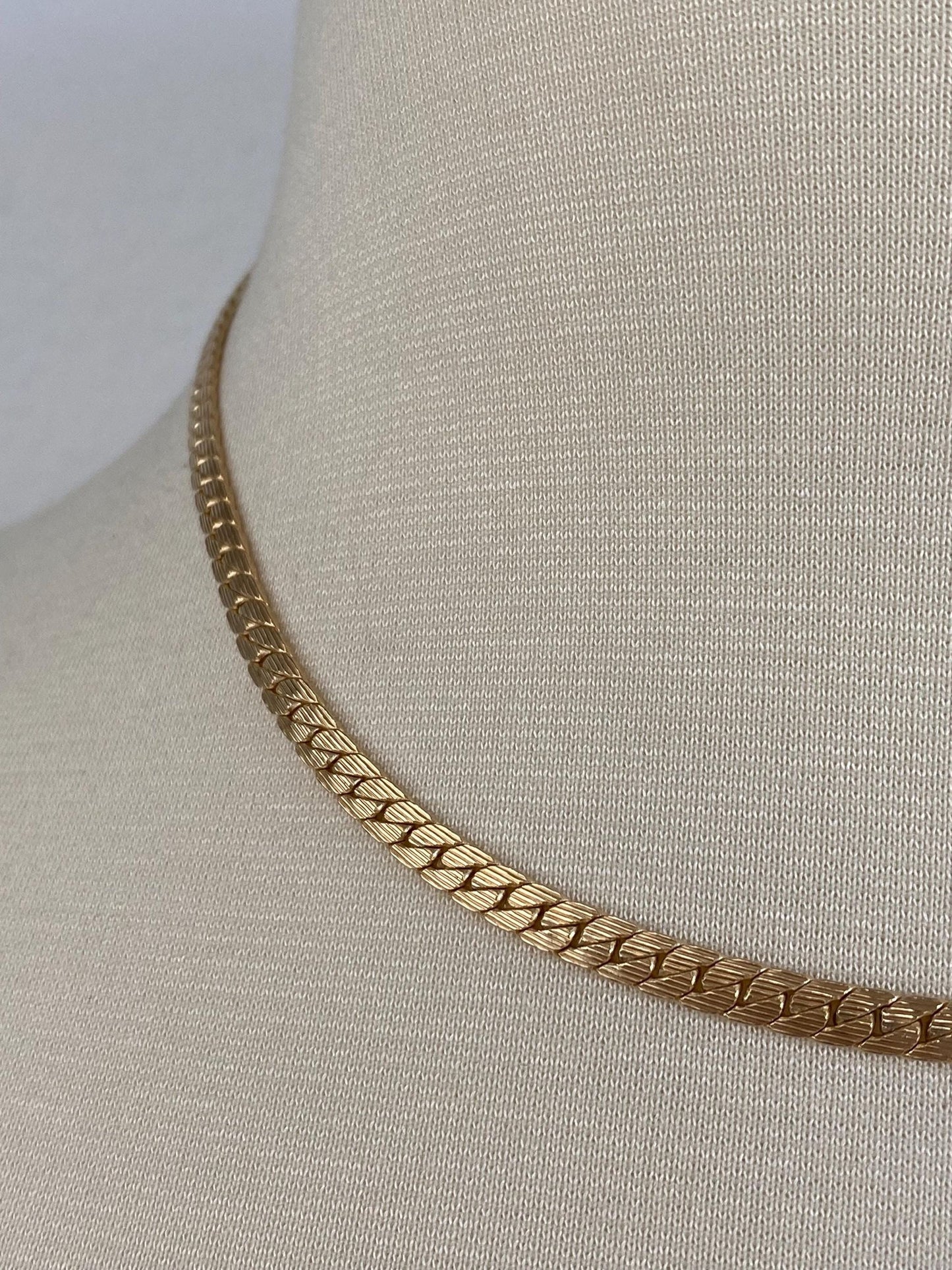 Vintage Solid 14k Yellow Gold Chunky Lined Tight Curb Chain Necklace - 16.75 inches