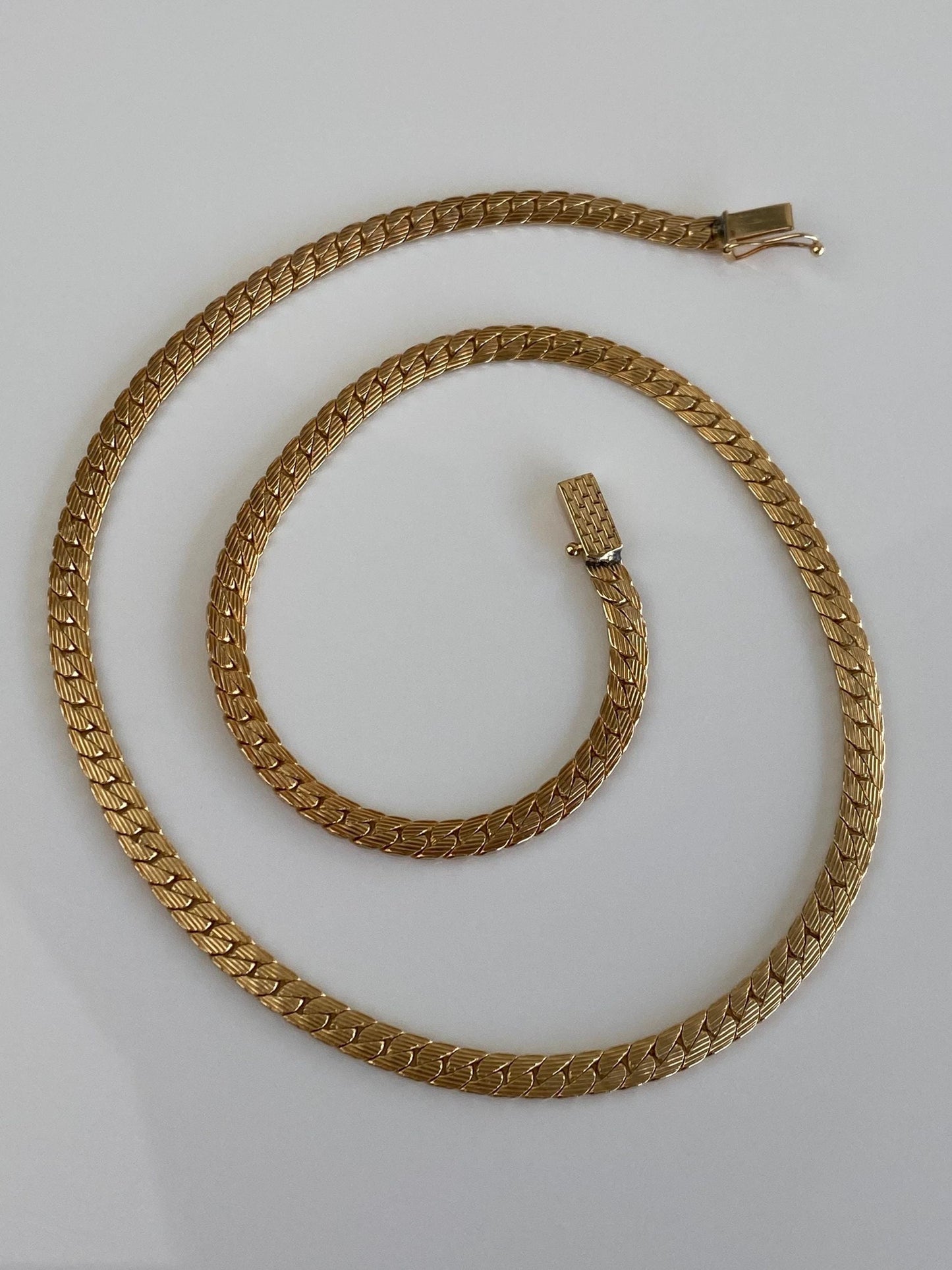 Vintage Solid 14k Yellow Gold Chunky Lined Tight Curb Chain Necklace - 16.75 inches