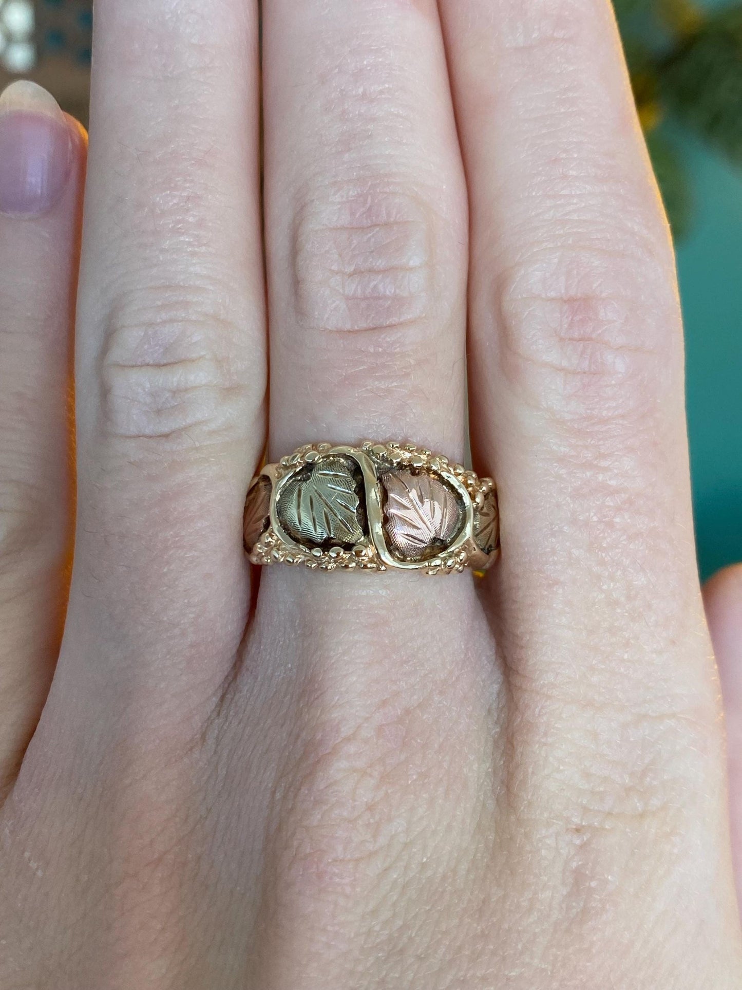 Solid 10k Black Hills Gold Leaves Ring Band - Size 8.5