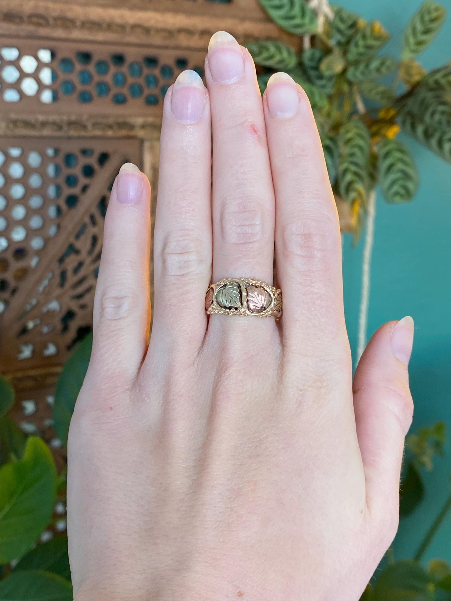 Solid 10k Black Hills Gold Leaves Ring Band - Size 8.5