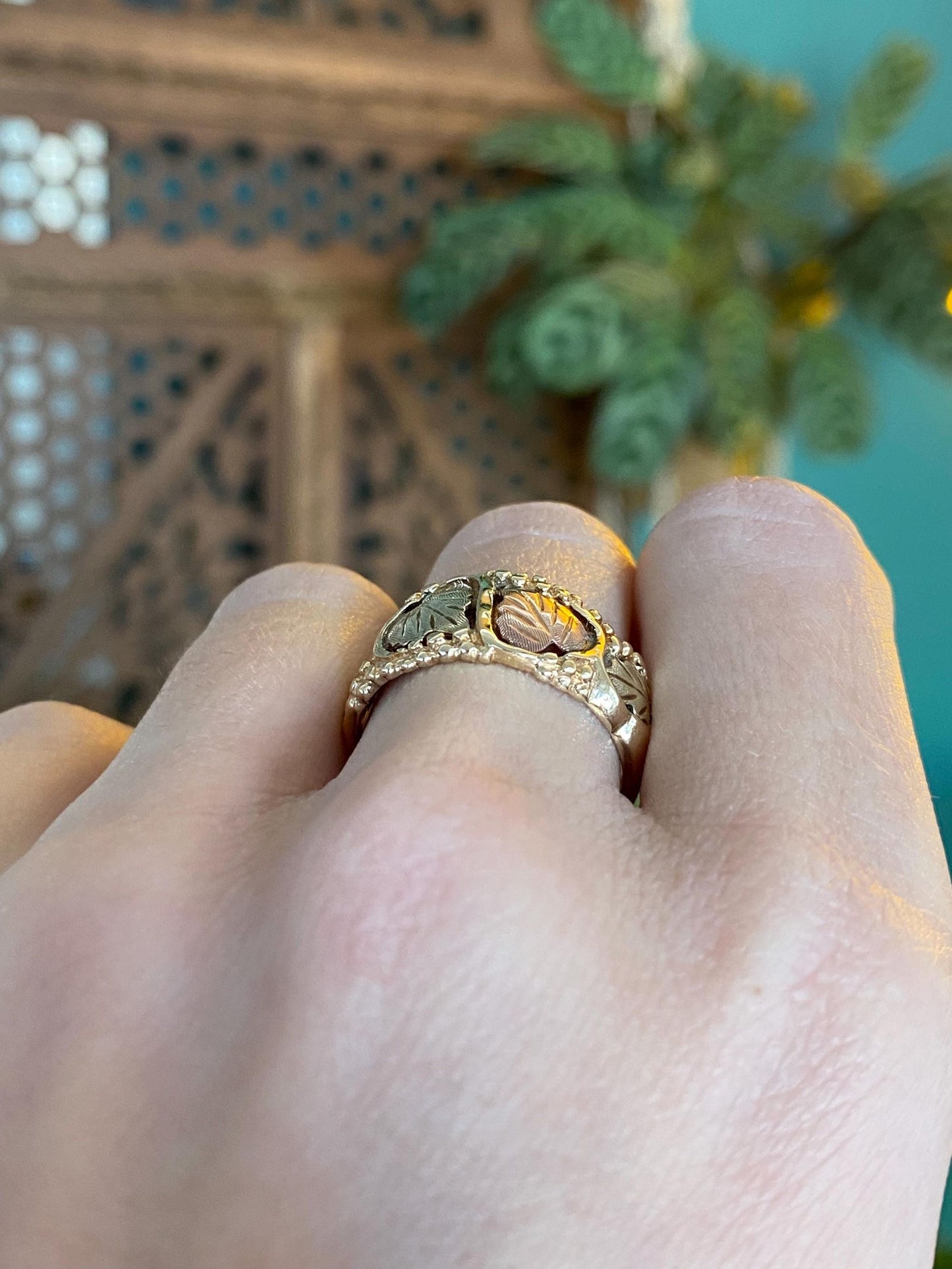 Solid 10k Black Hills Gold Leaves Ring Band - Size 8.5