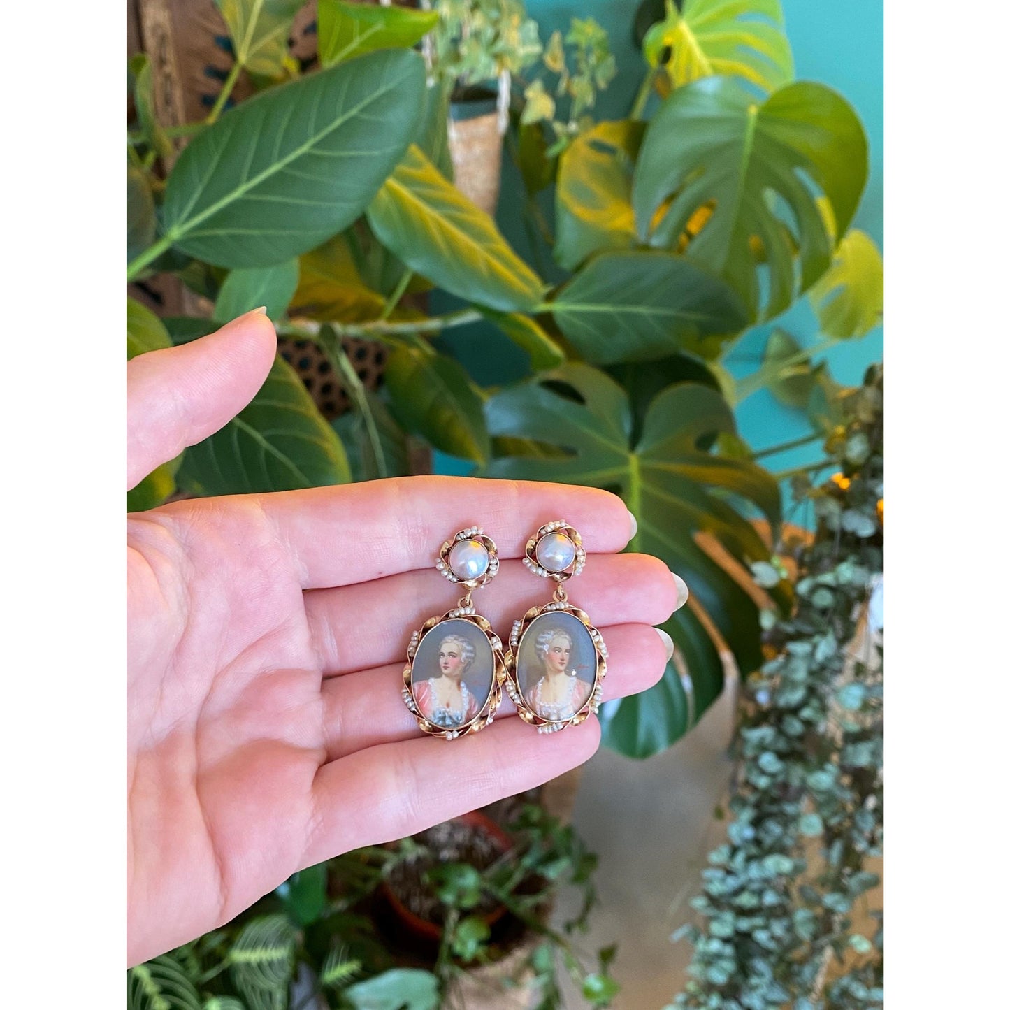 Vintage Solid 14k Yellow Gold Seed Pearl Cameo Dangle Stud Earrings