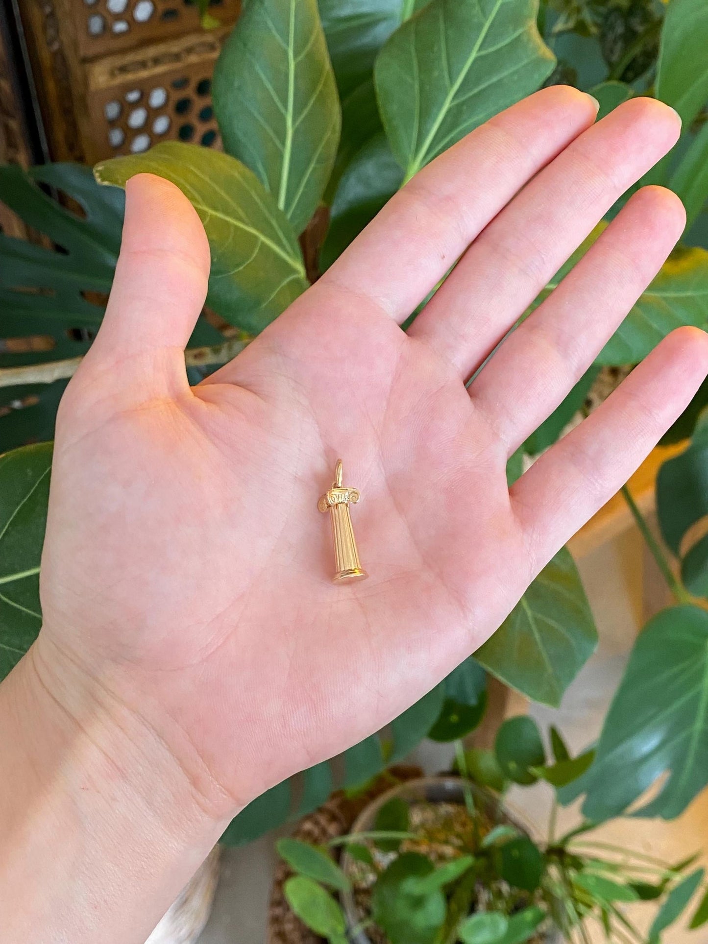 Vintage 18k Yellow Gold Column Charm