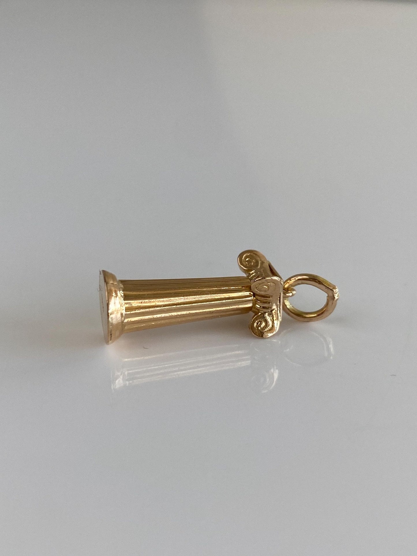 Vintage 18k Yellow Gold Column Charm
