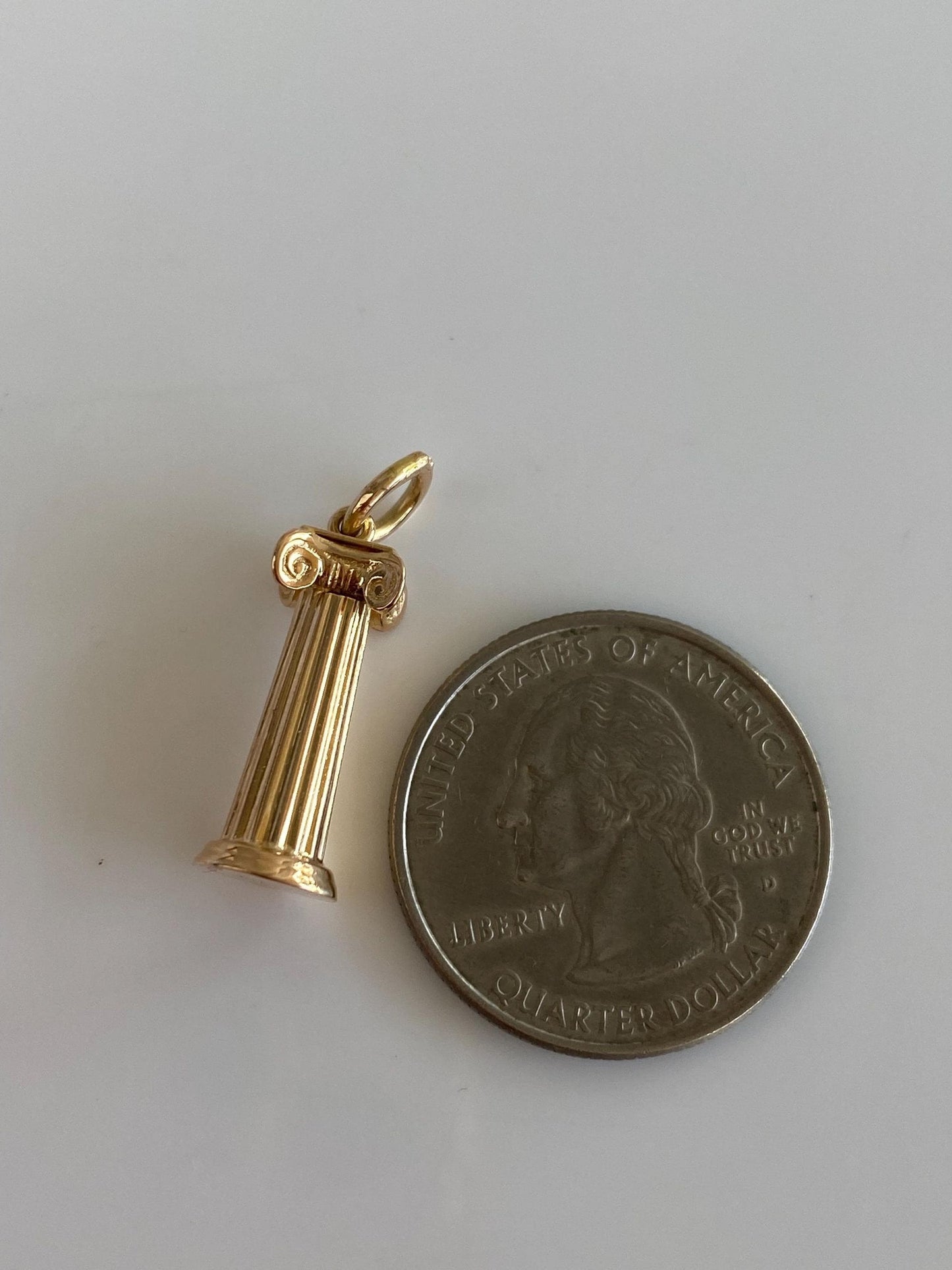 Vintage 18k Yellow Gold Column Charm