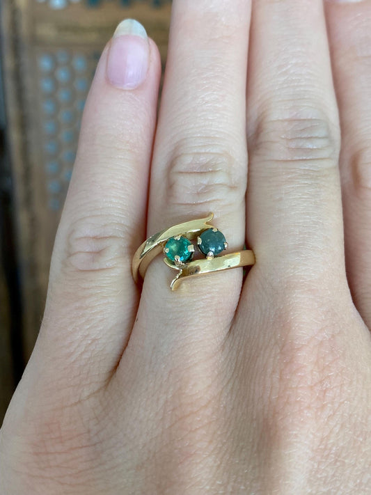 Vintage Solid 18k Yellow Gold Emerald & Jade Twist Ring - Size 5.5