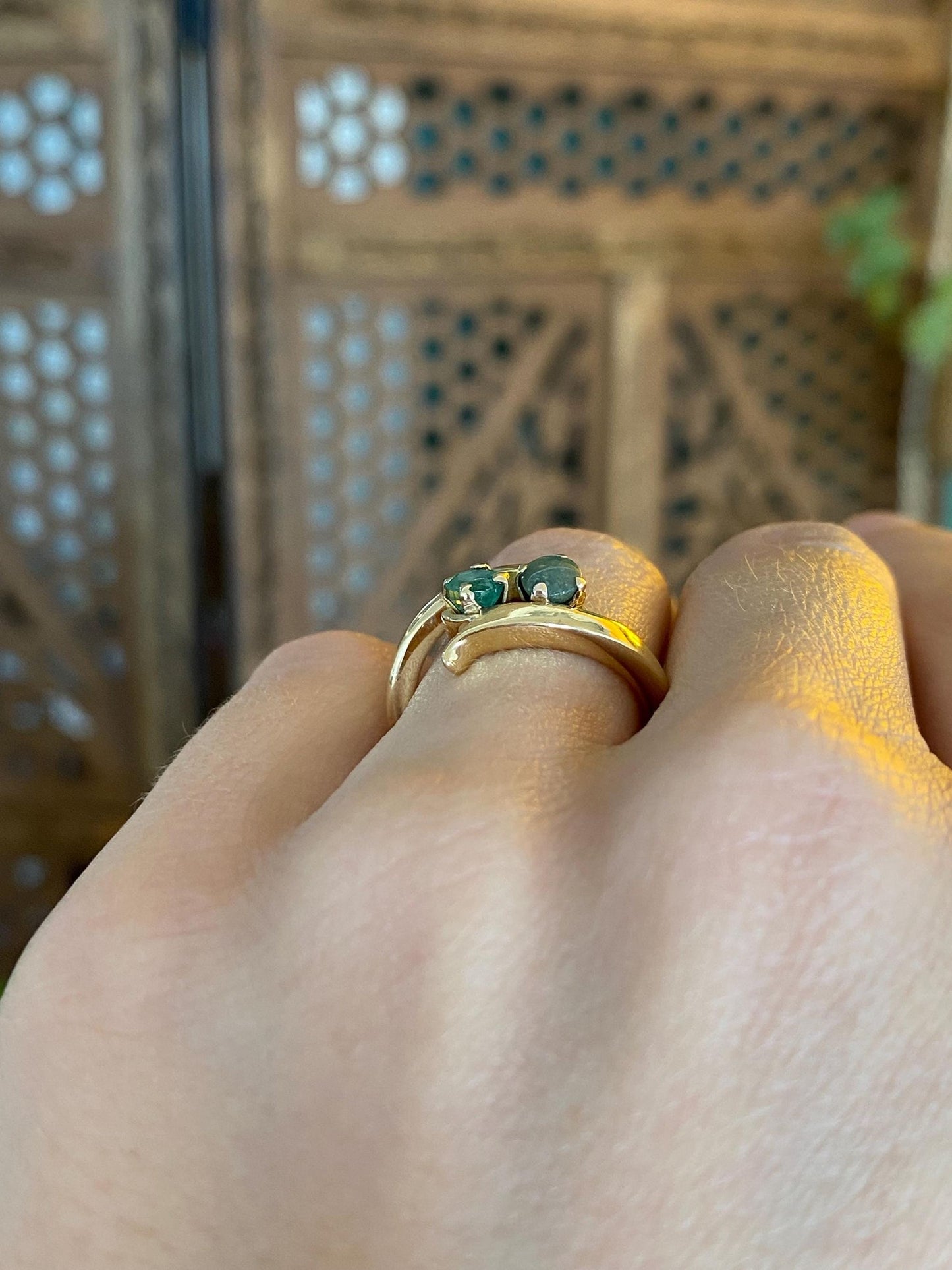 Vintage Solid 18k Yellow Gold Emerald & Jade Twist Ring - Size 5.5