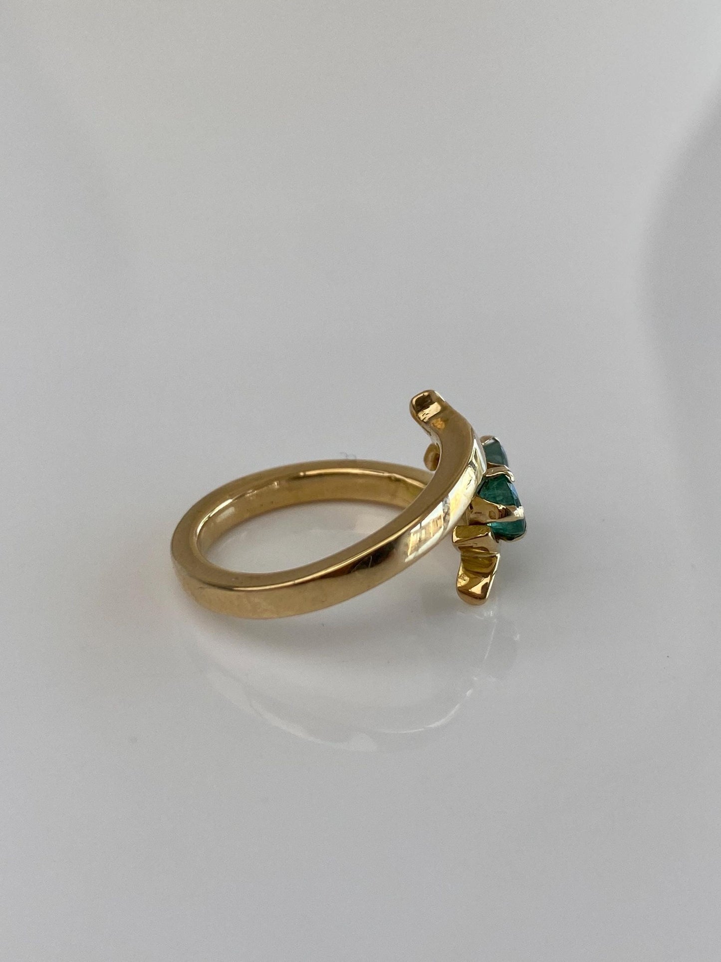 Vintage Solid 18k Yellow Gold Emerald & Jade Twist Ring - Size 5.5