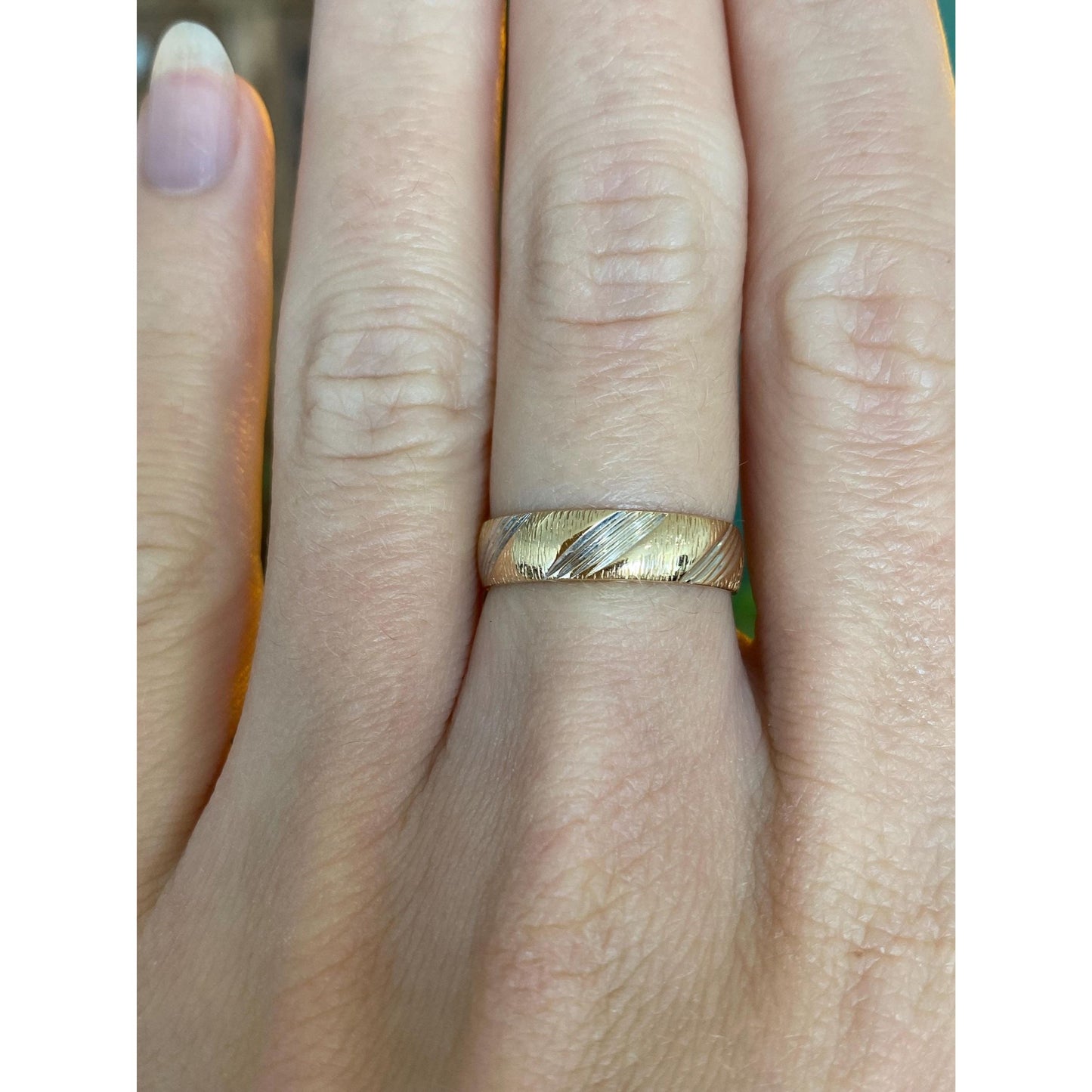 Vintage Solid 14k Yellow Gold Diamond Cut Ring Band - Size 6