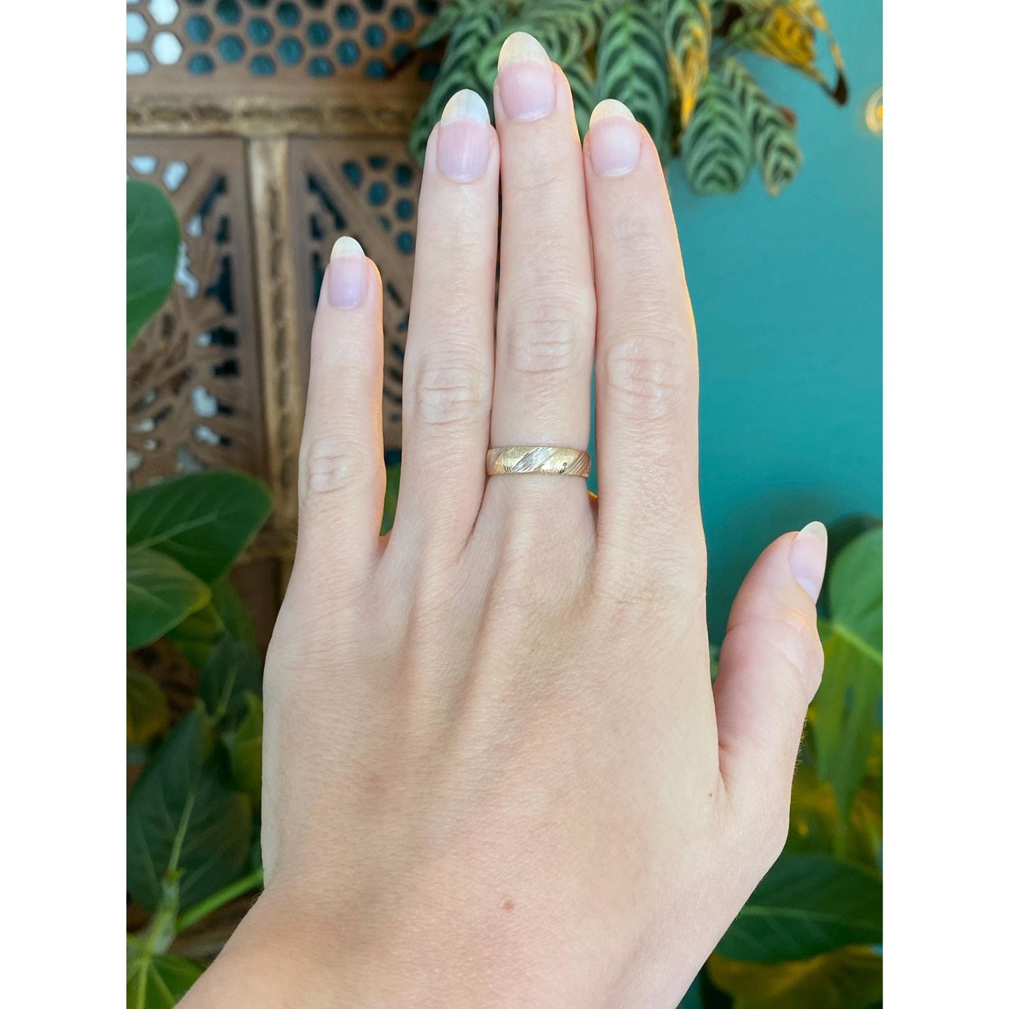 Vintage Solid 14k Yellow Gold Diamond Cut Ring Band - Size 6