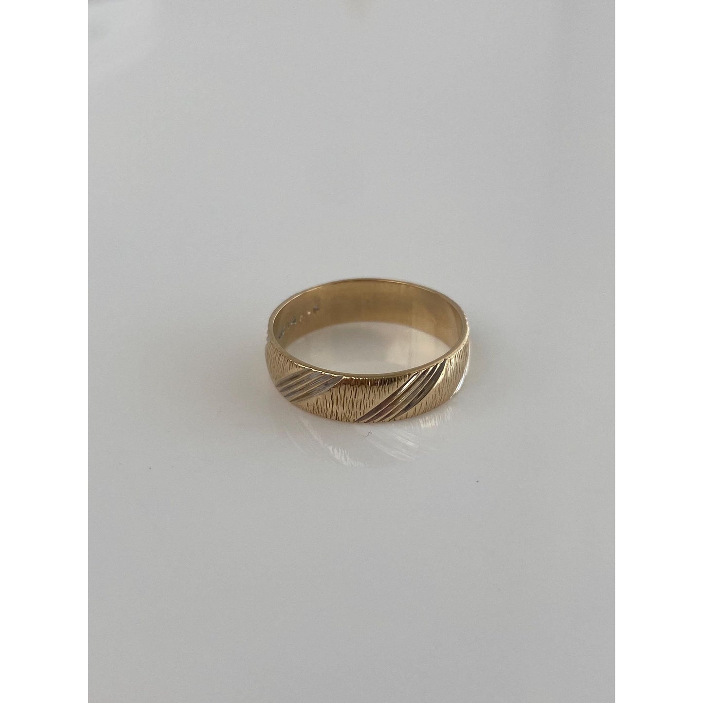 Vintage Solid 14k Yellow Gold Diamond Cut Ring Band - Size 6