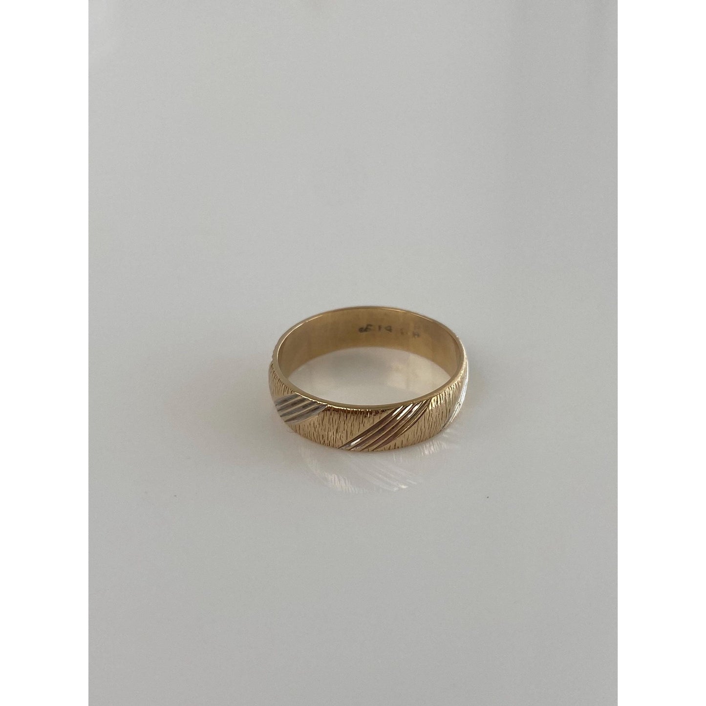 Vintage Solid 14k Yellow Gold Diamond Cut Ring Band - Size 6