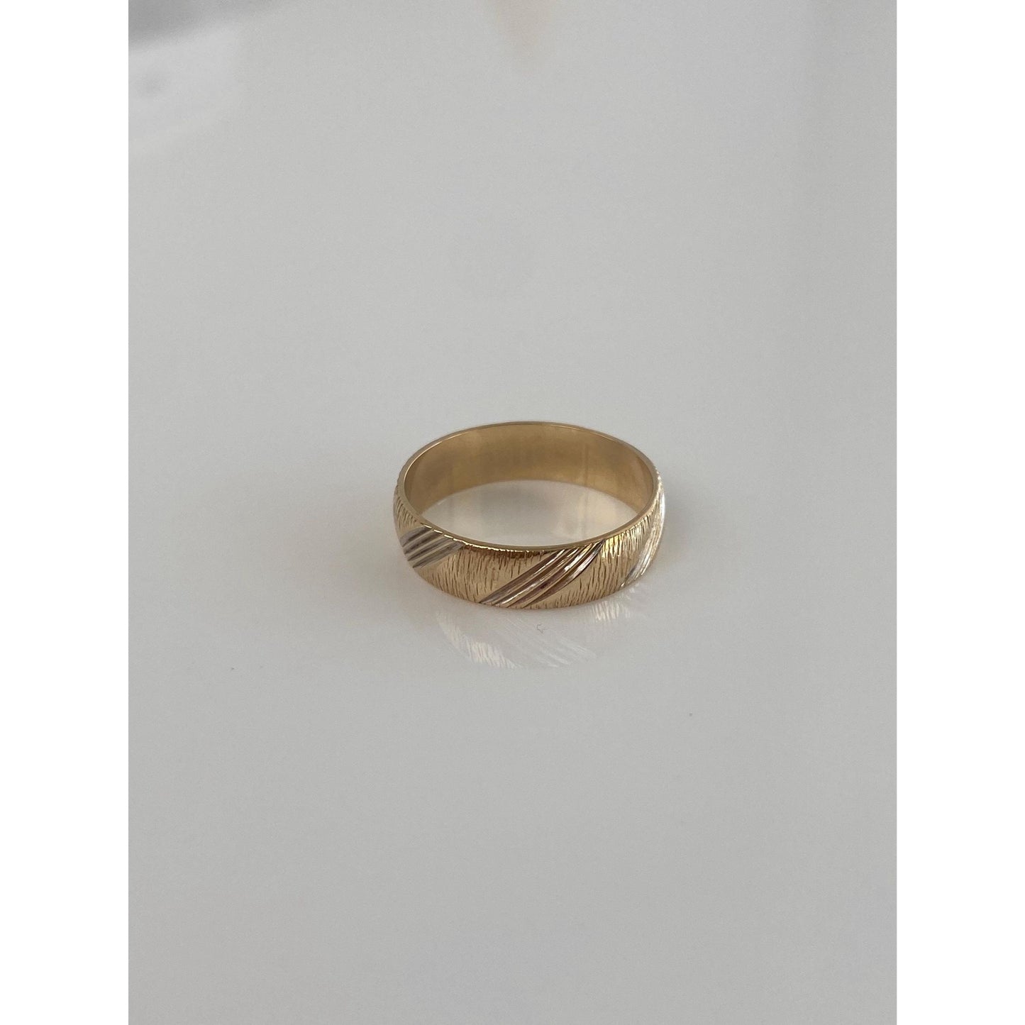 Vintage Solid 14k Yellow Gold Diamond Cut Ring Band - Size 6