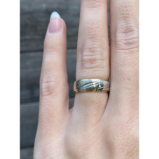 Vintage Solid 14k Yellow & White Gold Designed Ring Band - Size 4.75