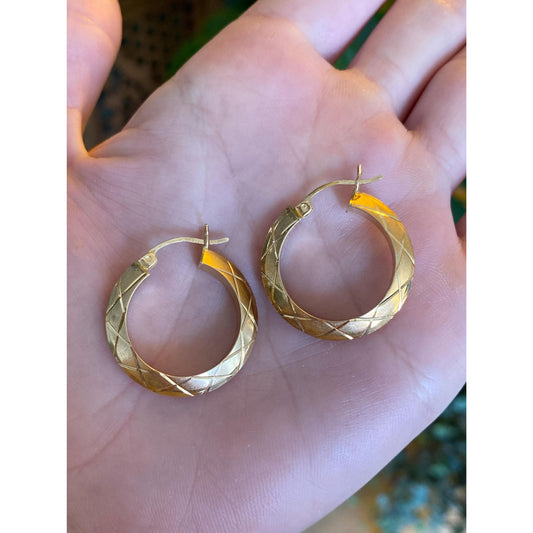 Vintage Solid 10k Yellow Gold Diamond Cut Designed Hoop Earrings