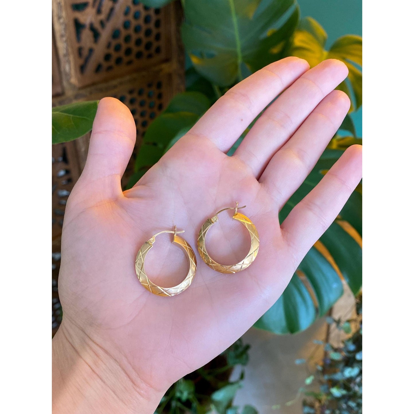 Vintage Solid 10k Yellow Gold Diamond Cut Designed Hoop Earrings