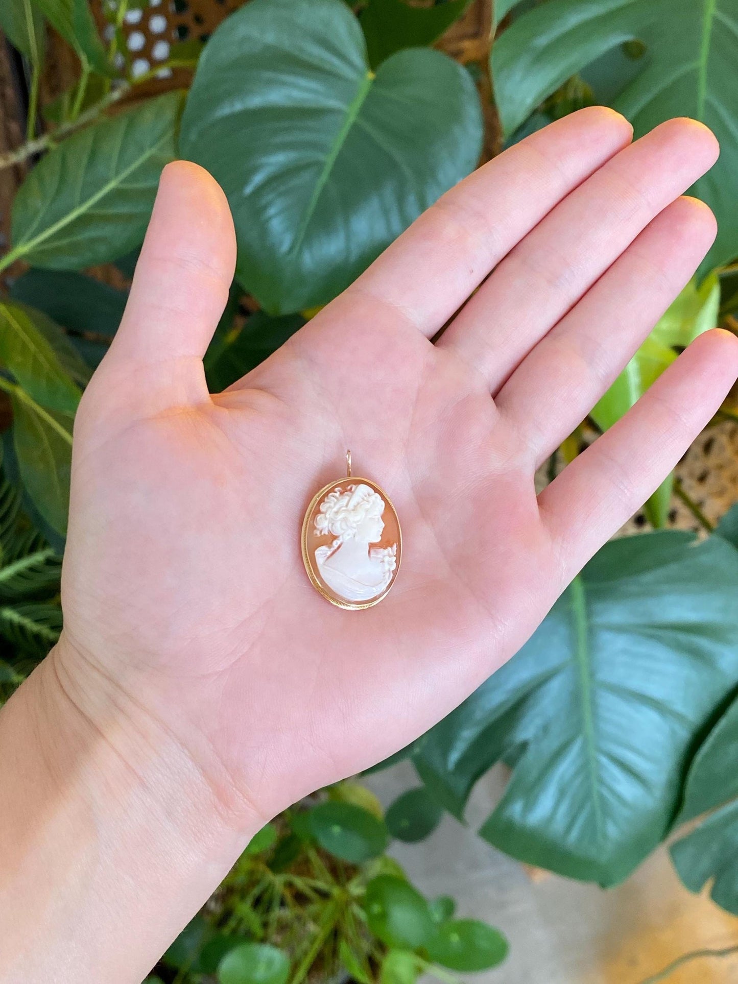 Vintage Solid 14k Yellow Gold Cameo Brooch Charm