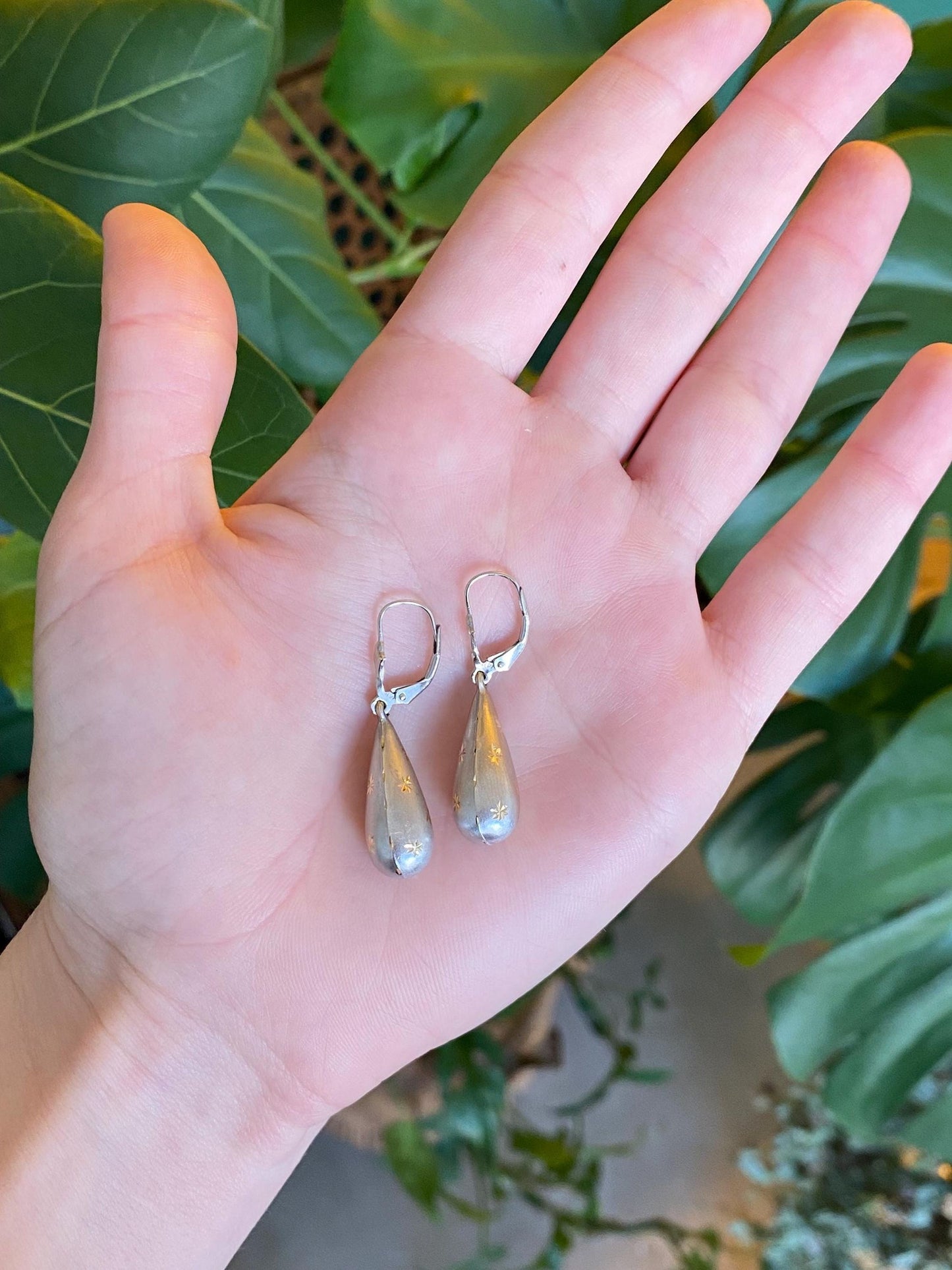 Vintage 14k White & Yellow Gold Diamond Cut Star Design Teardrop Dangle Earrings