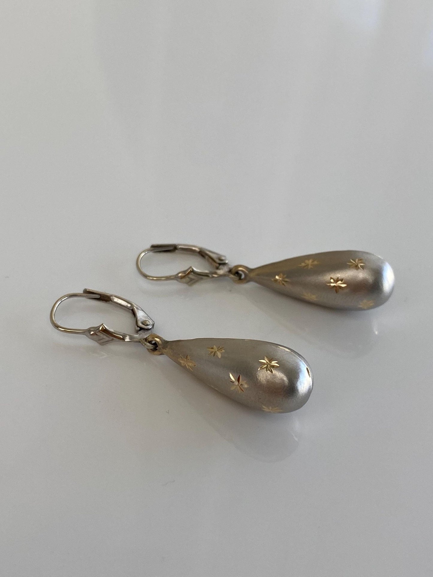 Vintage 14k White & Yellow Gold Diamond Cut Star Design Teardrop Dangle Earrings