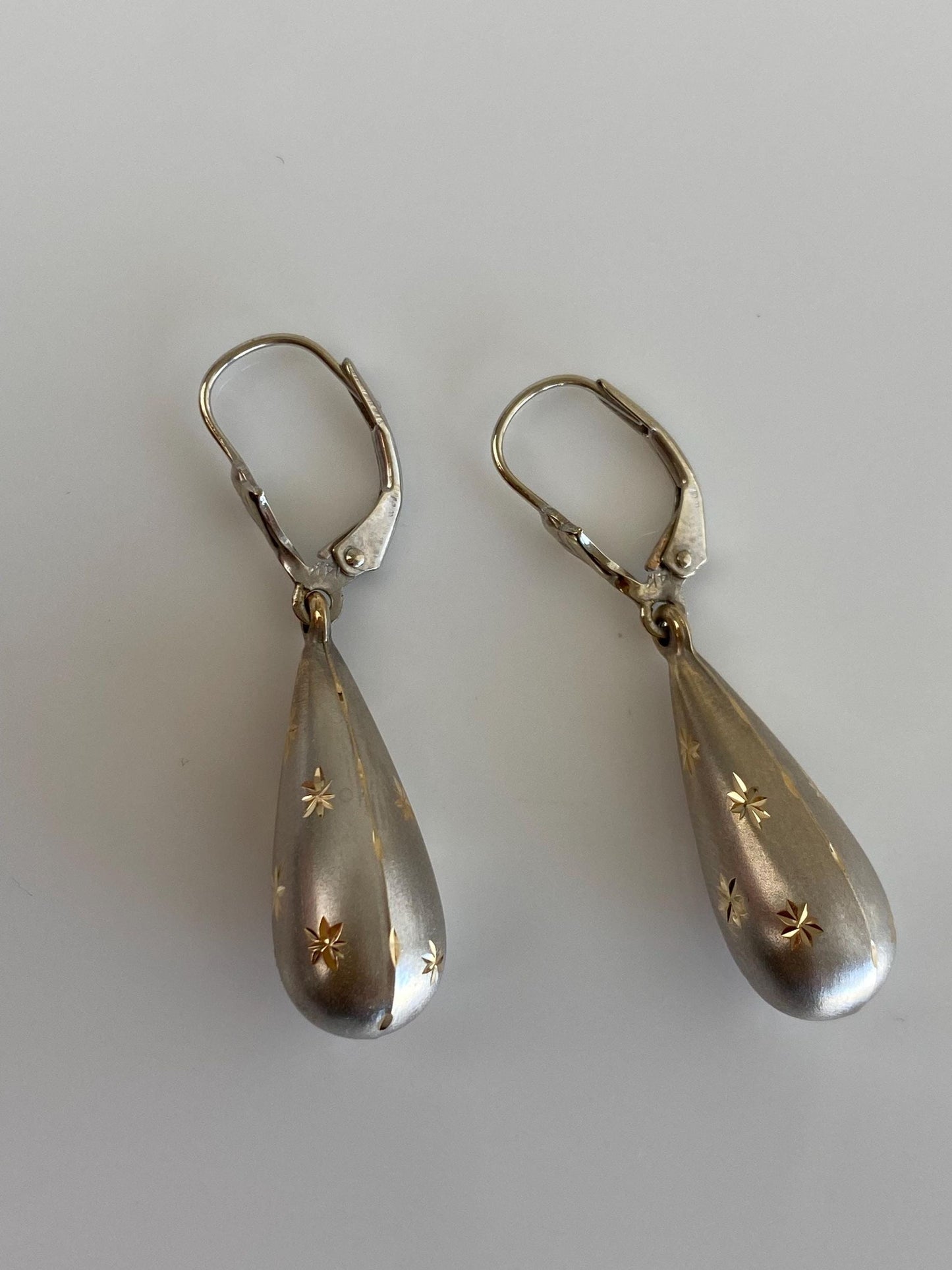 Vintage 14k White & Yellow Gold Diamond Cut Star Design Teardrop Dangle Earrings