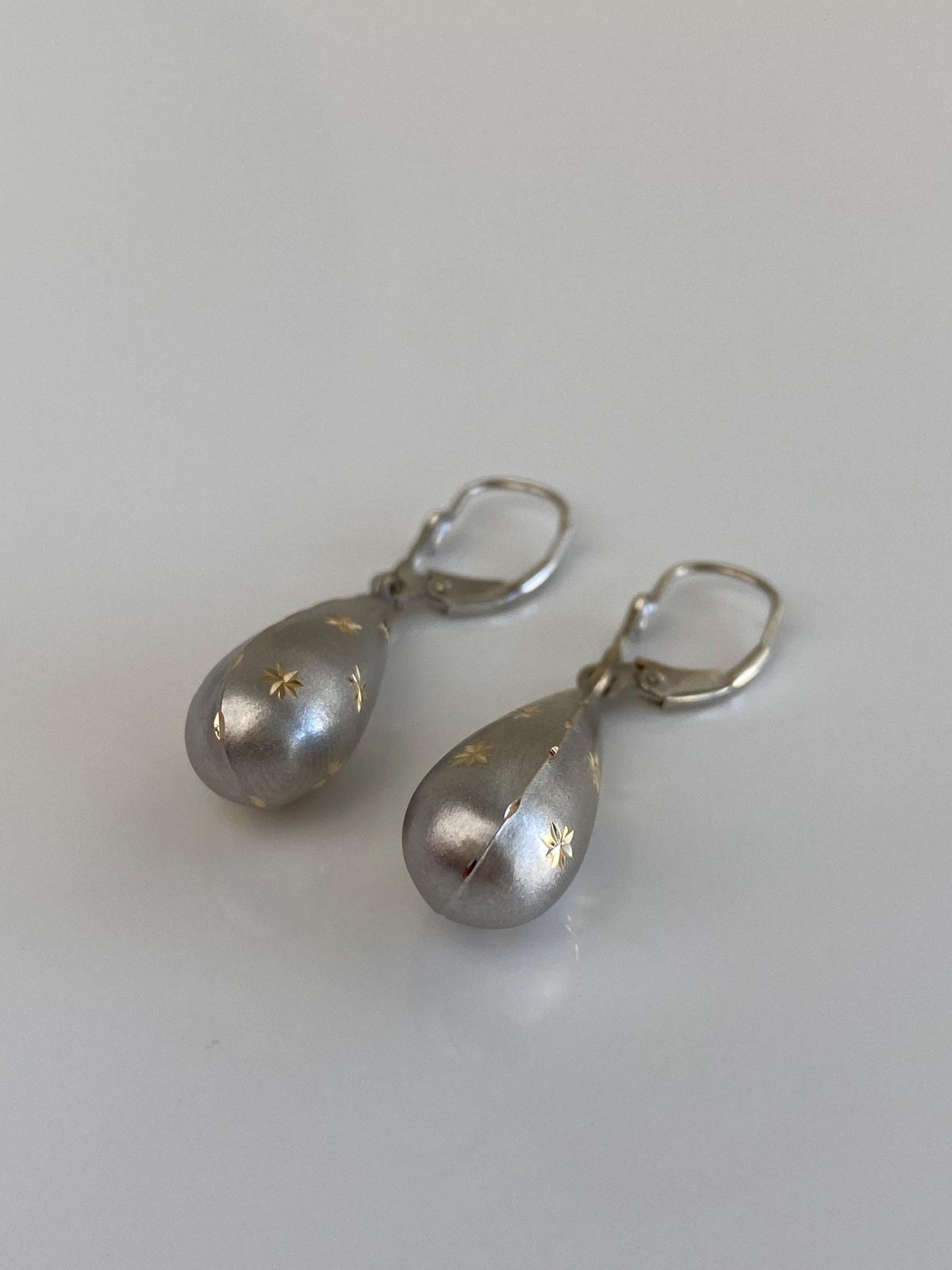 Vintage 14k White & Yellow Gold Diamond Cut Star Design Teardrop Dangle Earrings