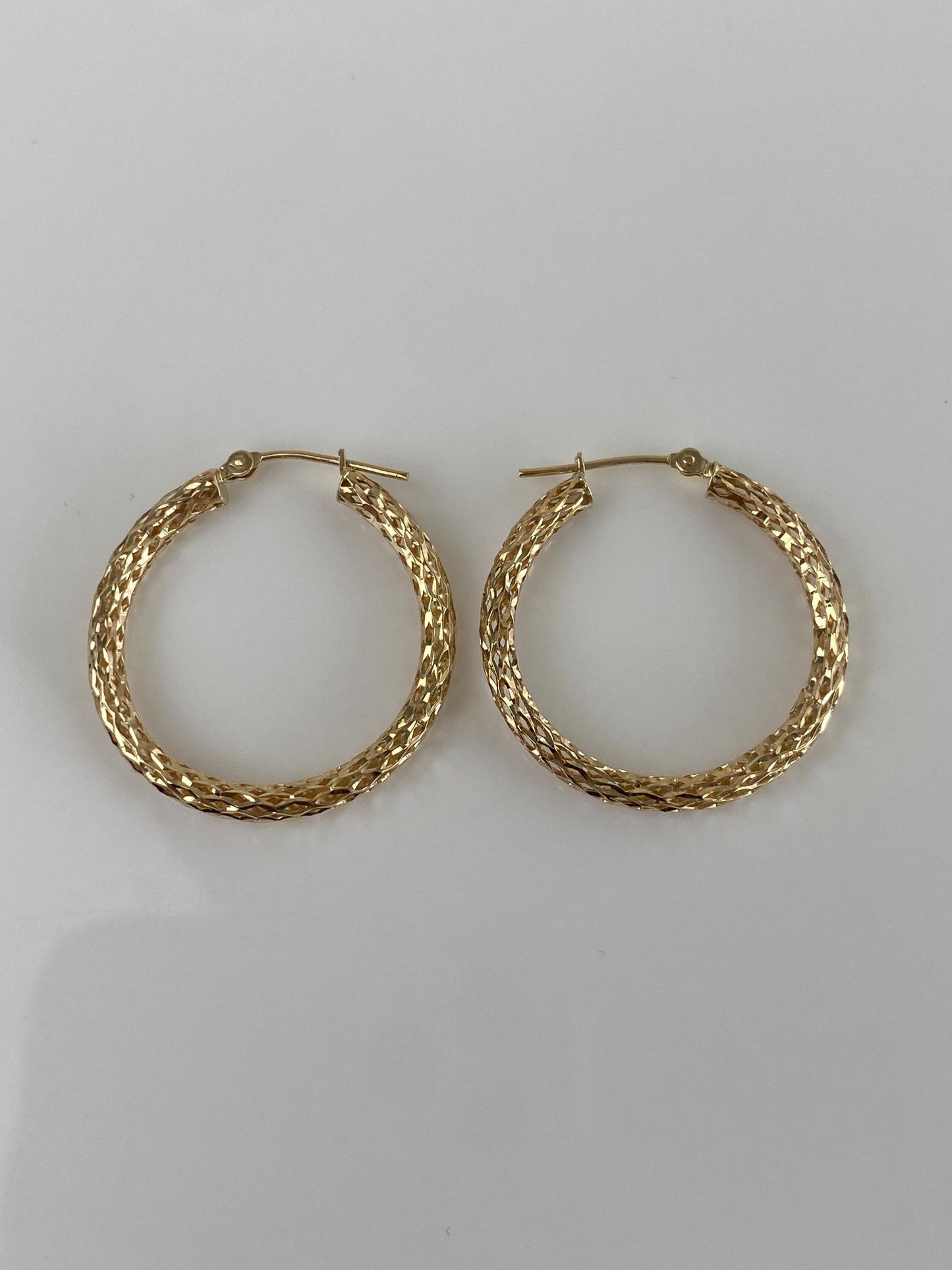 Vintage Solid 10k Yellow Gold Open Weave Diamond Cut Hoop Earrings