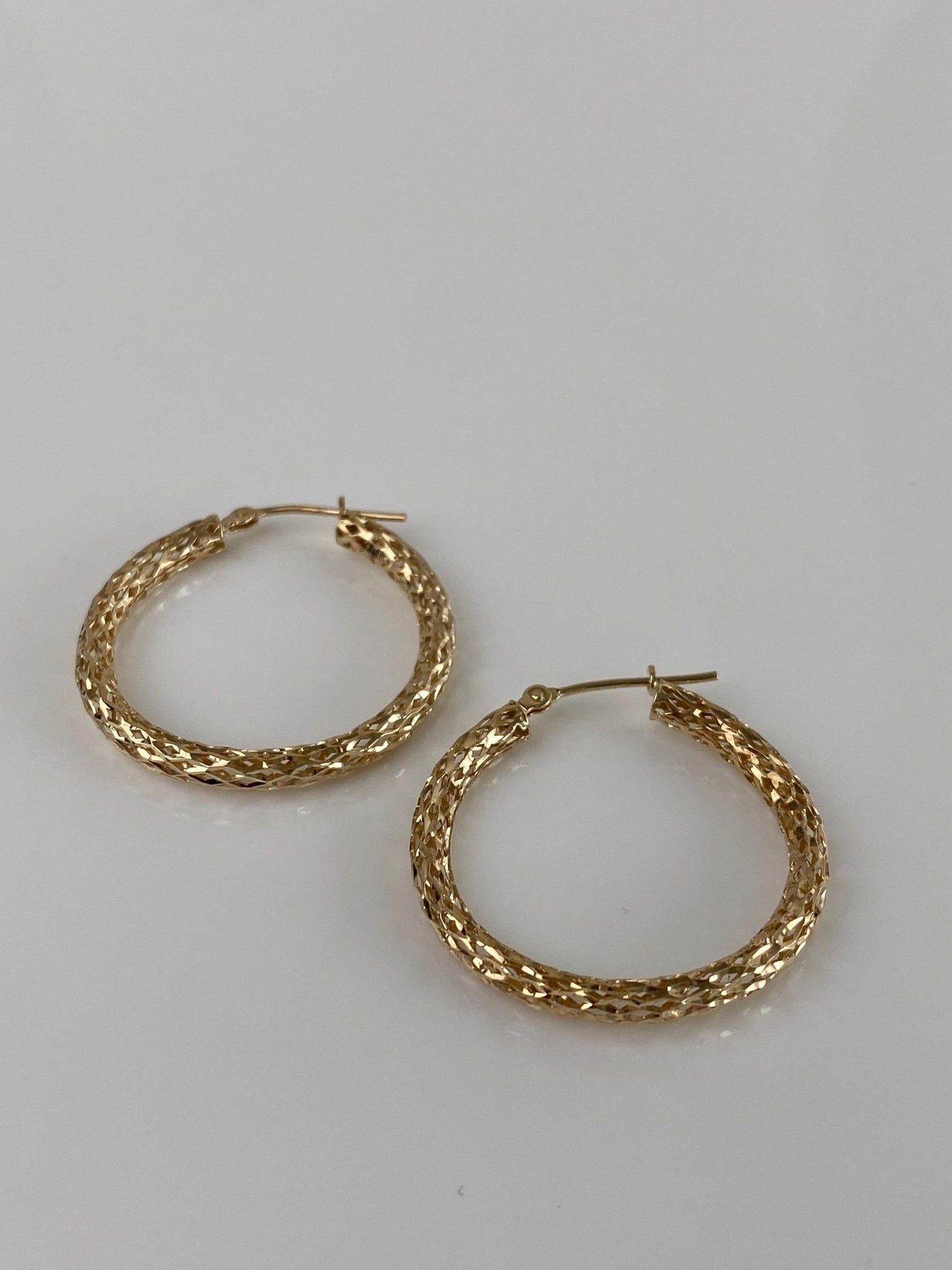 Vintage Solid 10k Yellow Gold Open Weave Diamond Cut Hoop Earrings