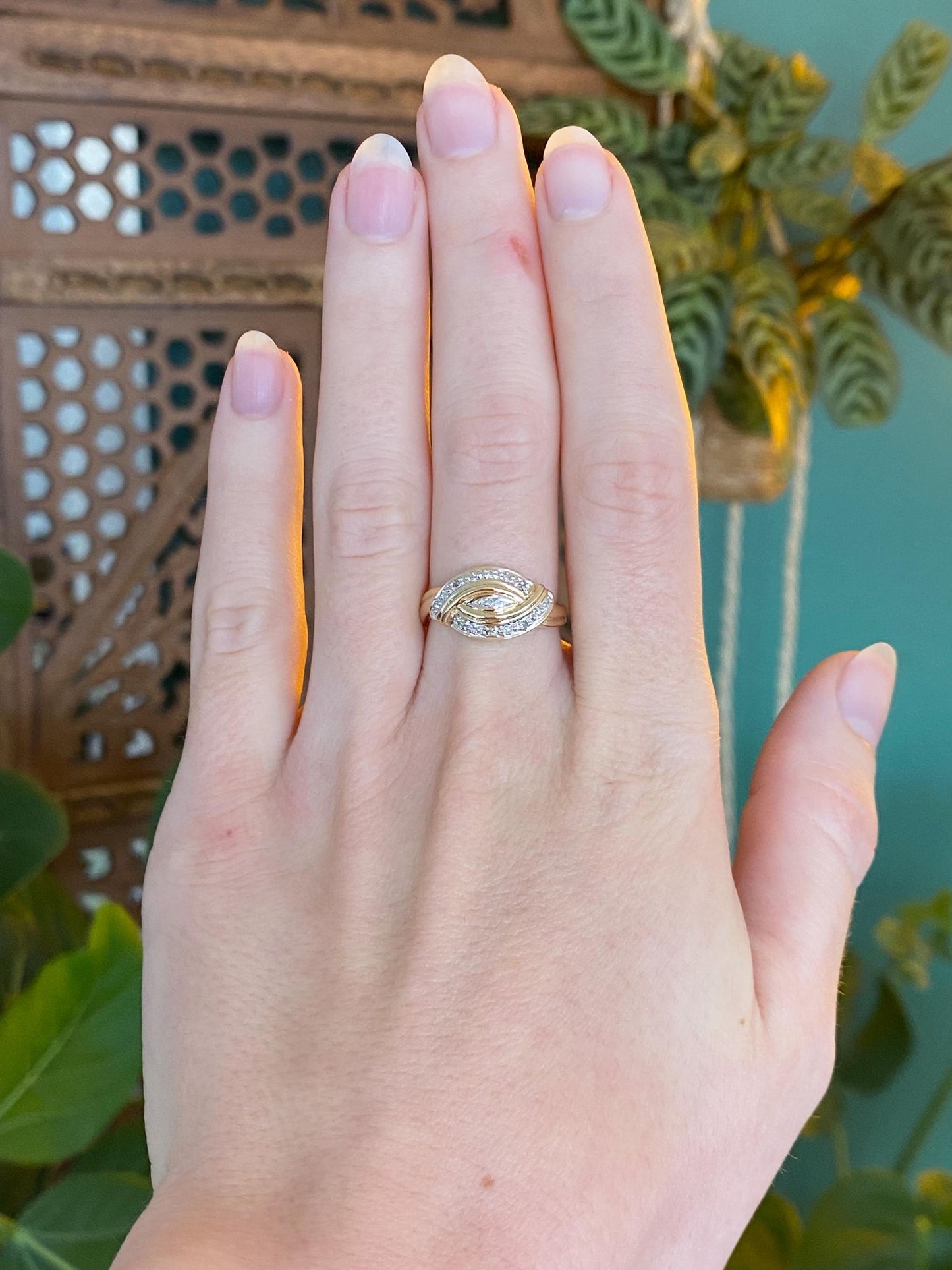 Vintage Solid 14k White & Yellow Gold Diamond Ring - Size 6.5