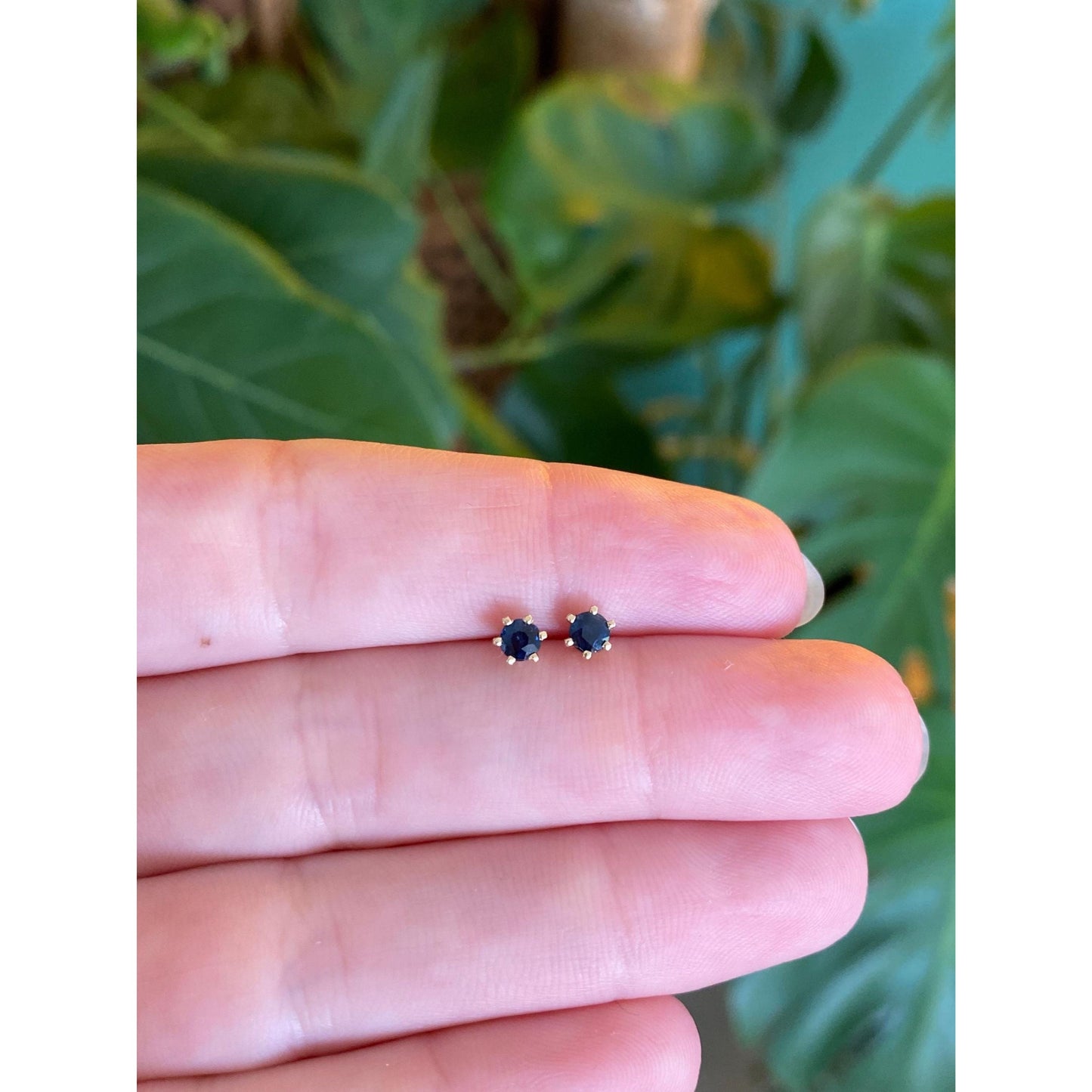 Vintage Solid 14k Yellow Gold Sapphire Stud Earrings