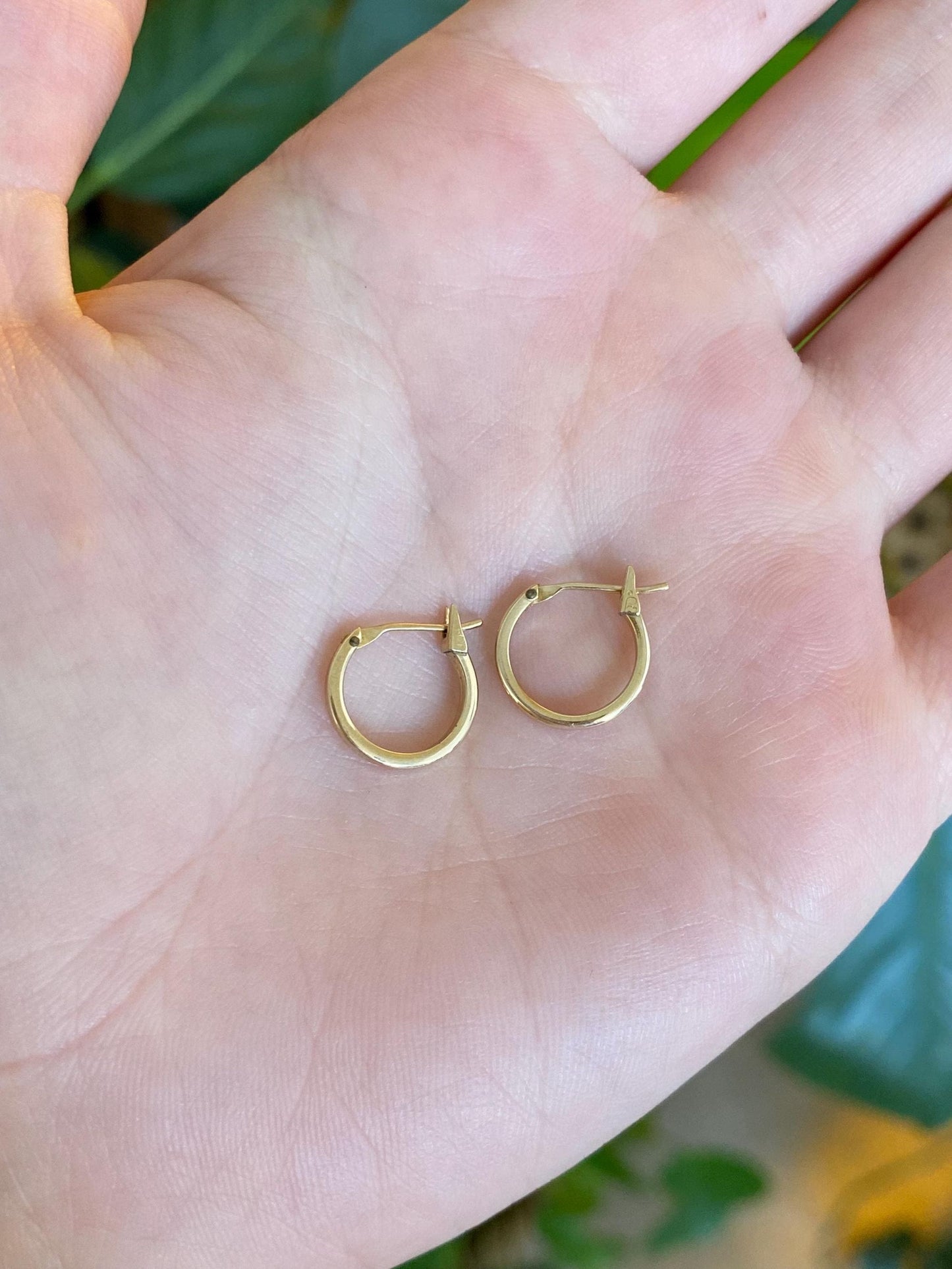 Vintage 14k Yellow Gold Little Hoop Earrings