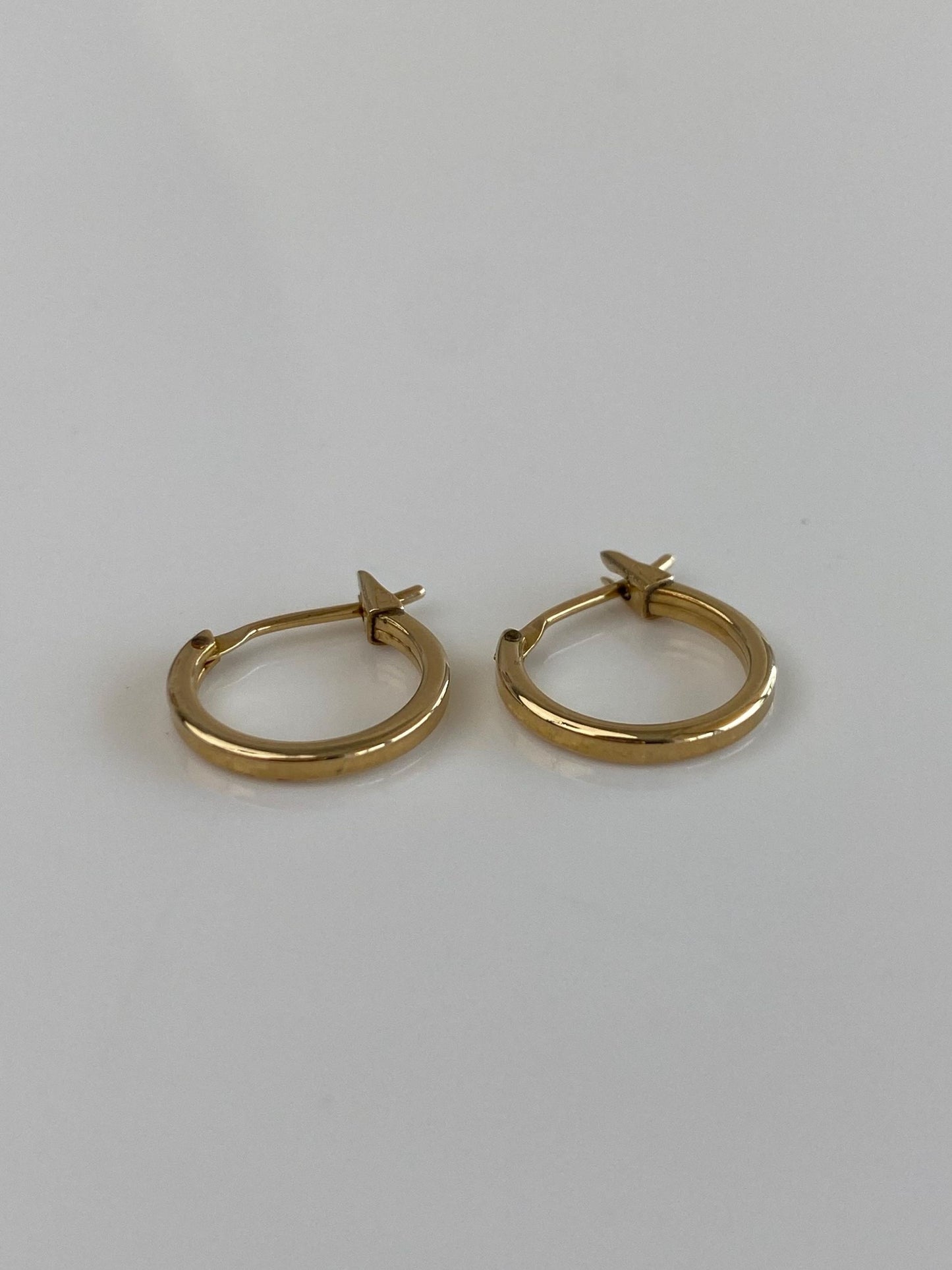 Vintage 14k Yellow Gold Little Hoop Earrings