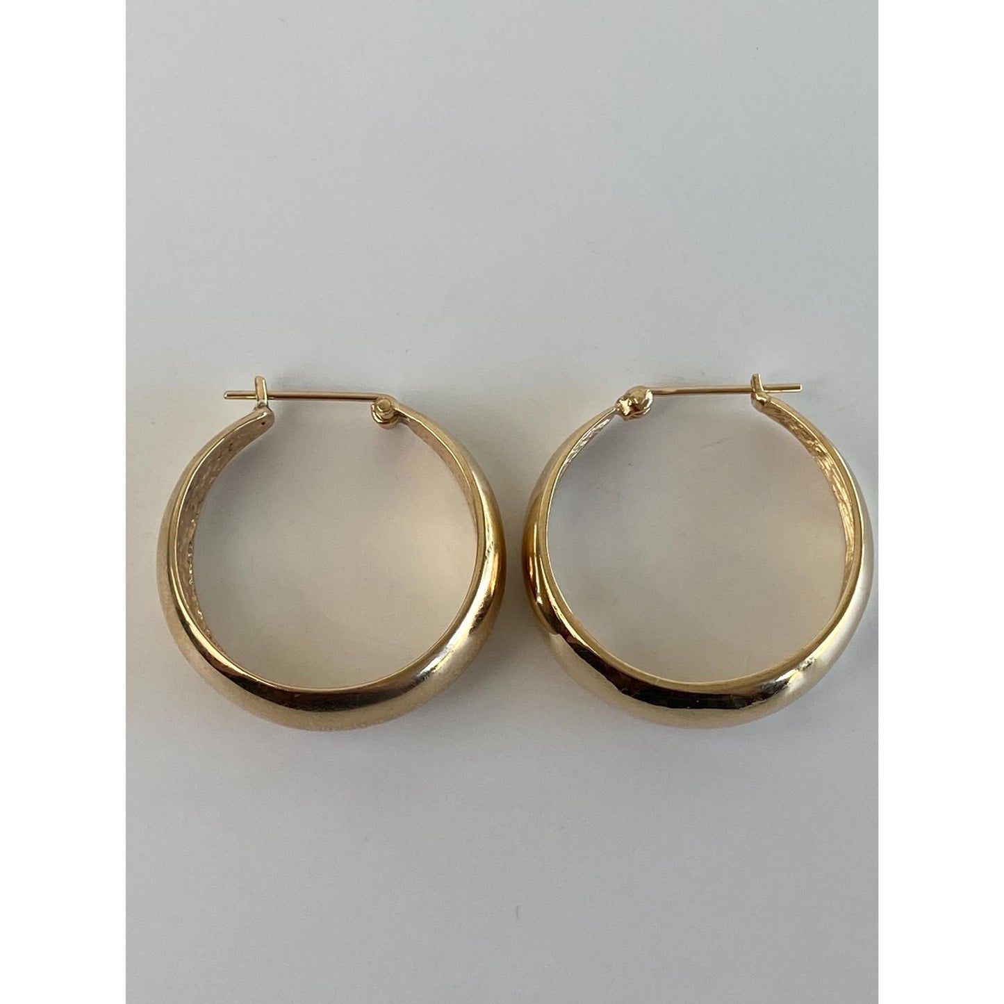 Vintage Solid 14k Yellow Gold Graduated Tapered Hoop Earrings