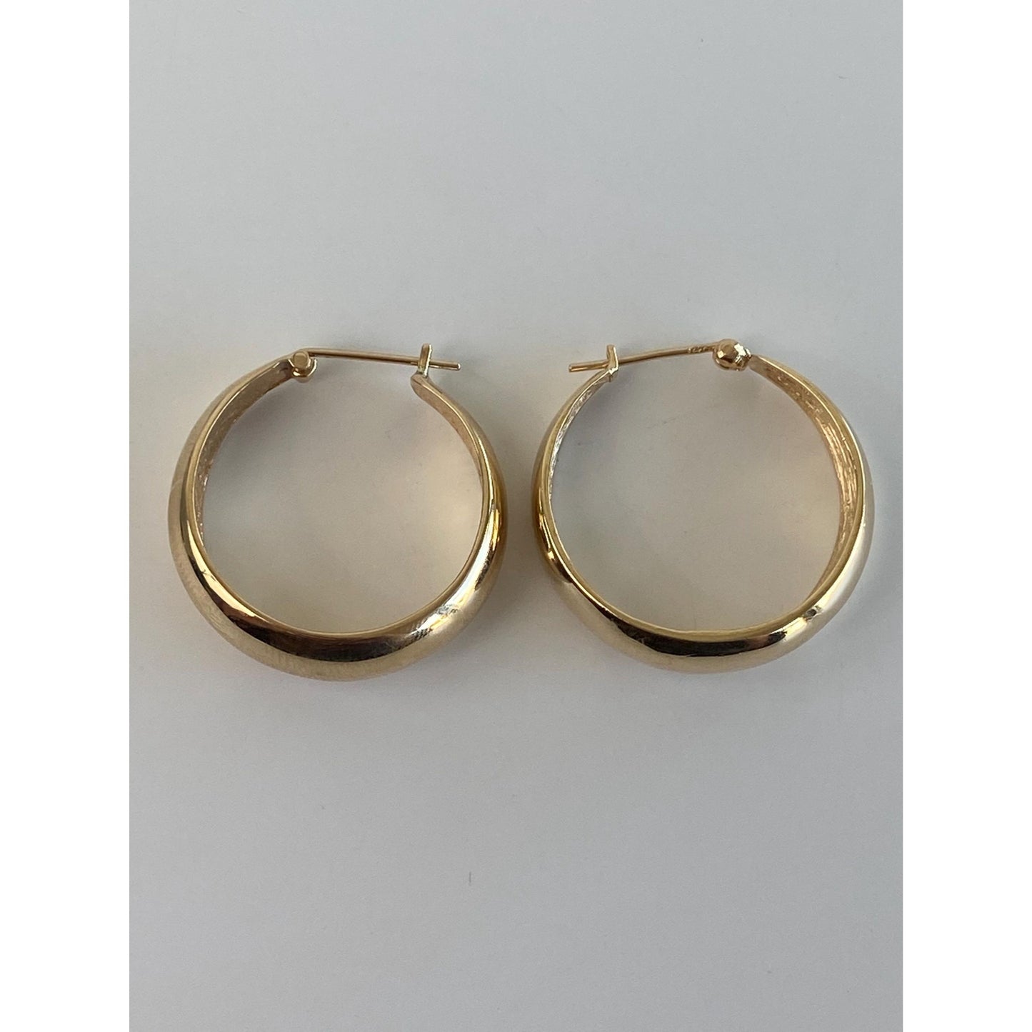 Vintage Solid 14k Yellow Gold Graduated Tapered Hoop Earrings
