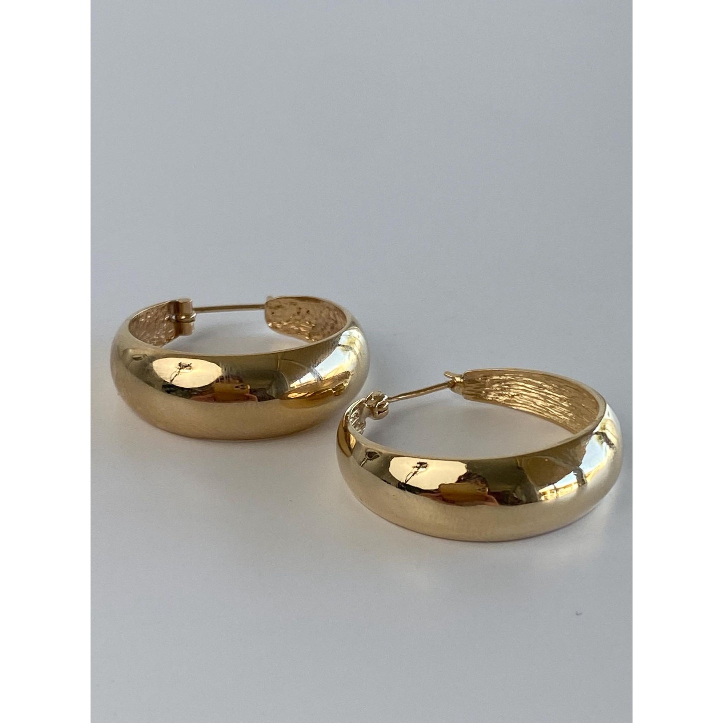 Vintage Solid 14k Yellow Gold Graduated Tapered Hoop Earrings