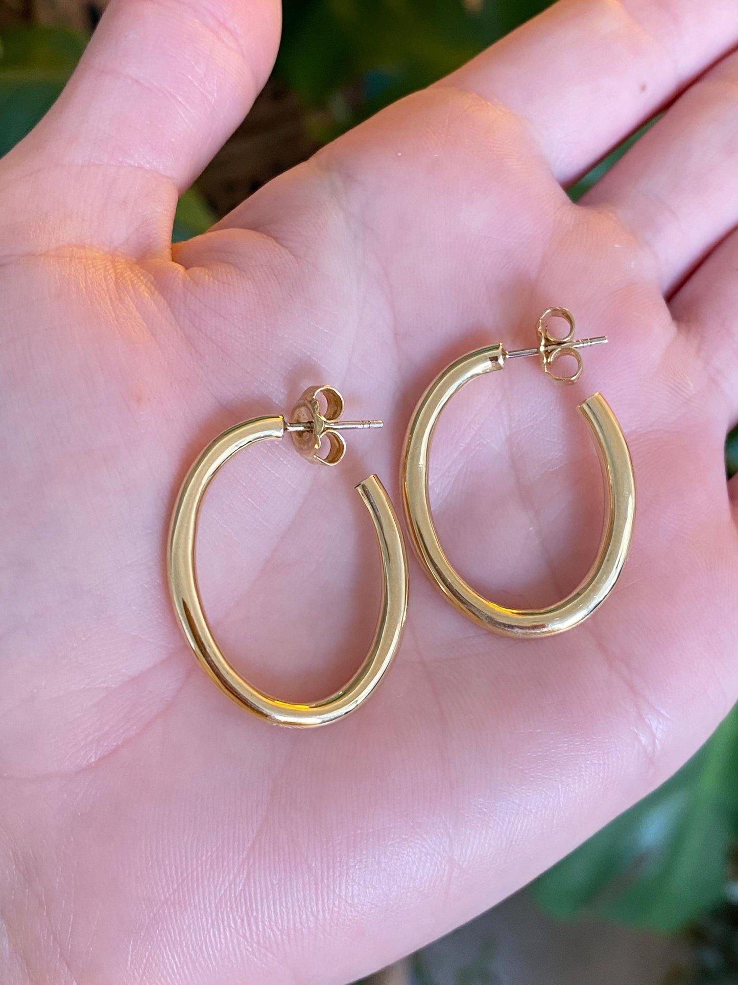 Vintage 18k Yellow Gold Oval Hoop Earrings