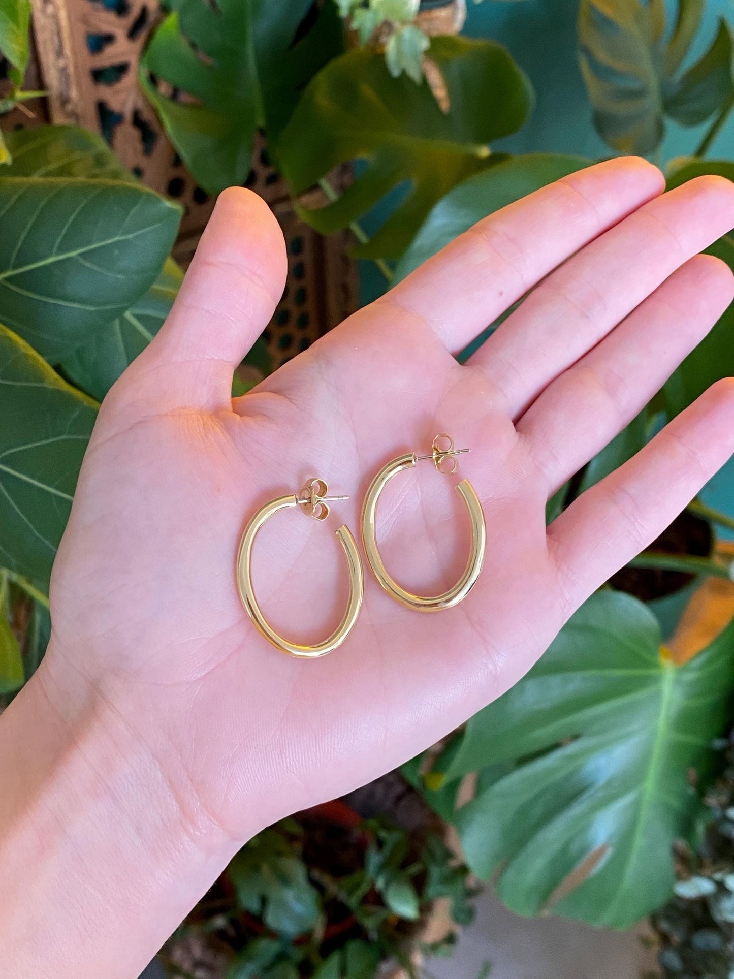 Vintage 18k Yellow Gold Oval Hoop Earrings
