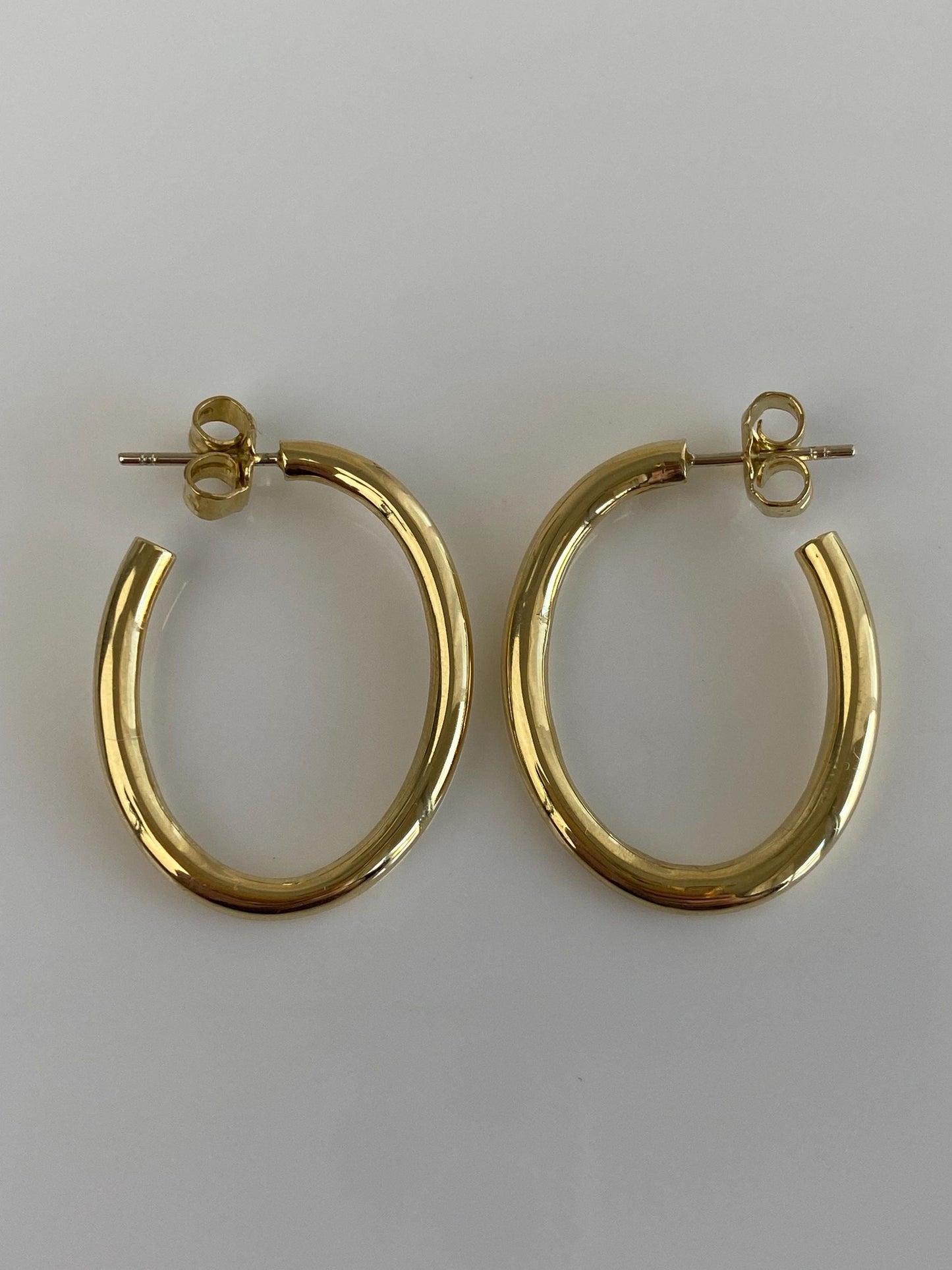 Vintage 18k Yellow Gold Oval Hoop Earrings