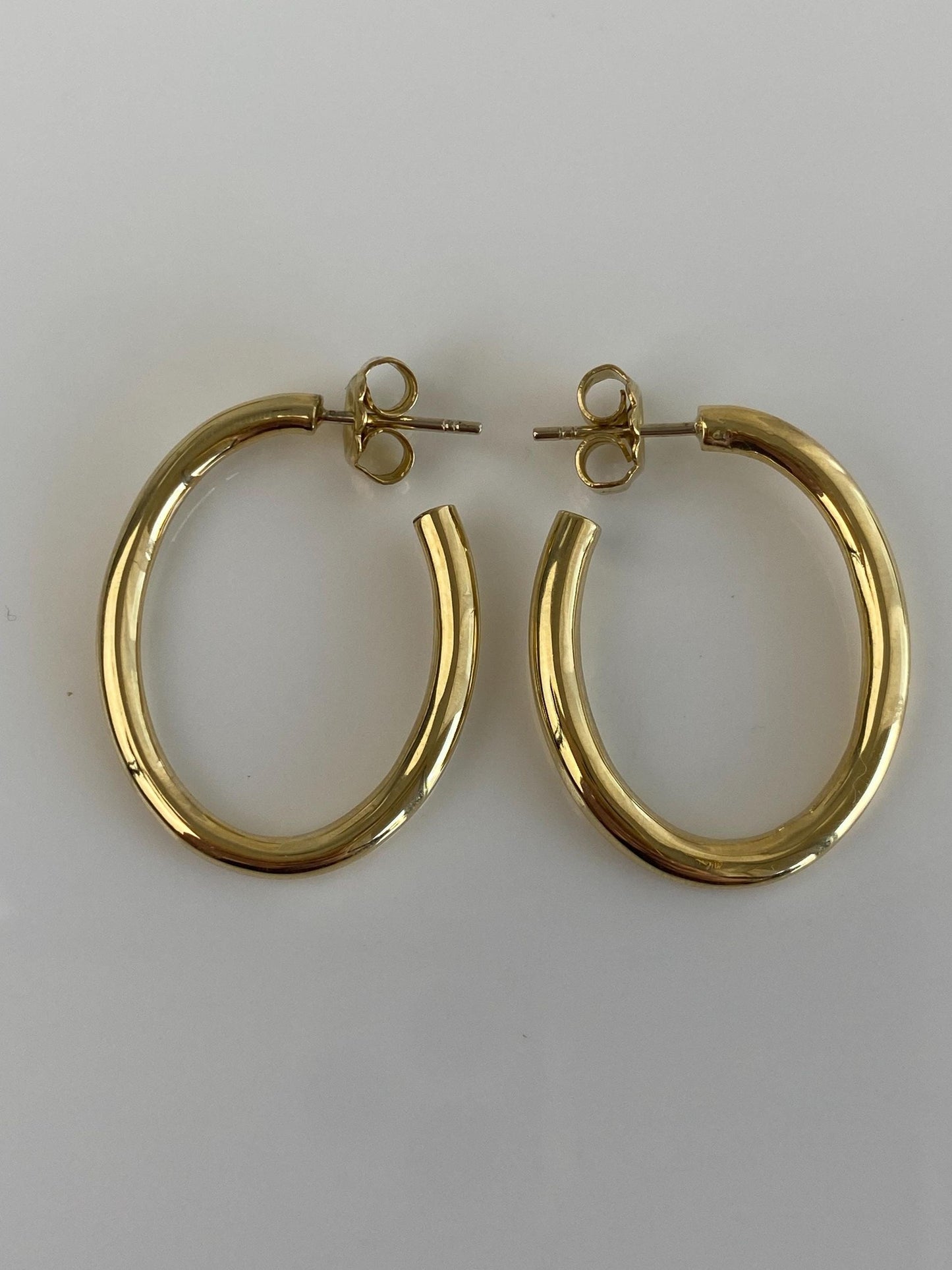 Vintage 18k Yellow Gold Oval Hoop Earrings